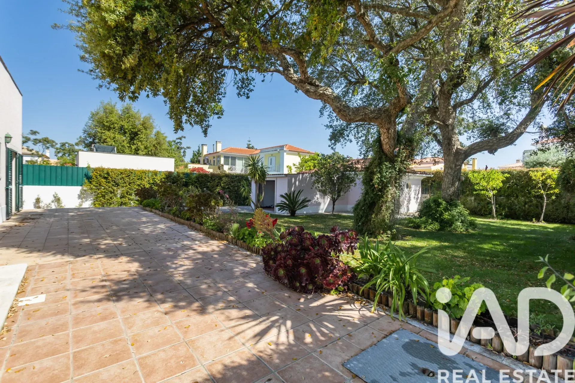 Contemporary 4-Bedroom House with Pool and Garden in Serene Azeitão - Image 5