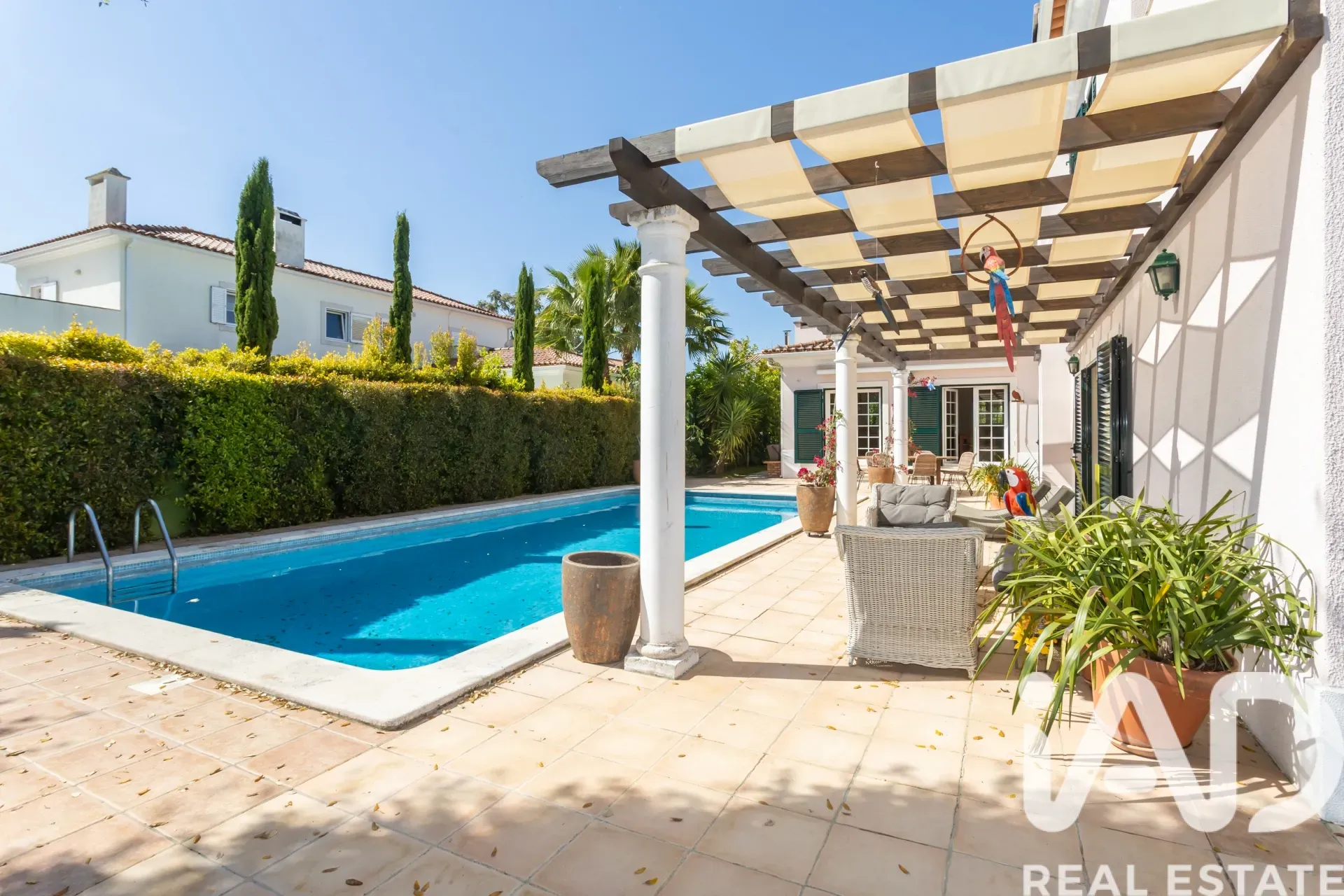 Contemporary 4-Bedroom House with Pool and Garden in Serene Azeitão - View image 8 of 38