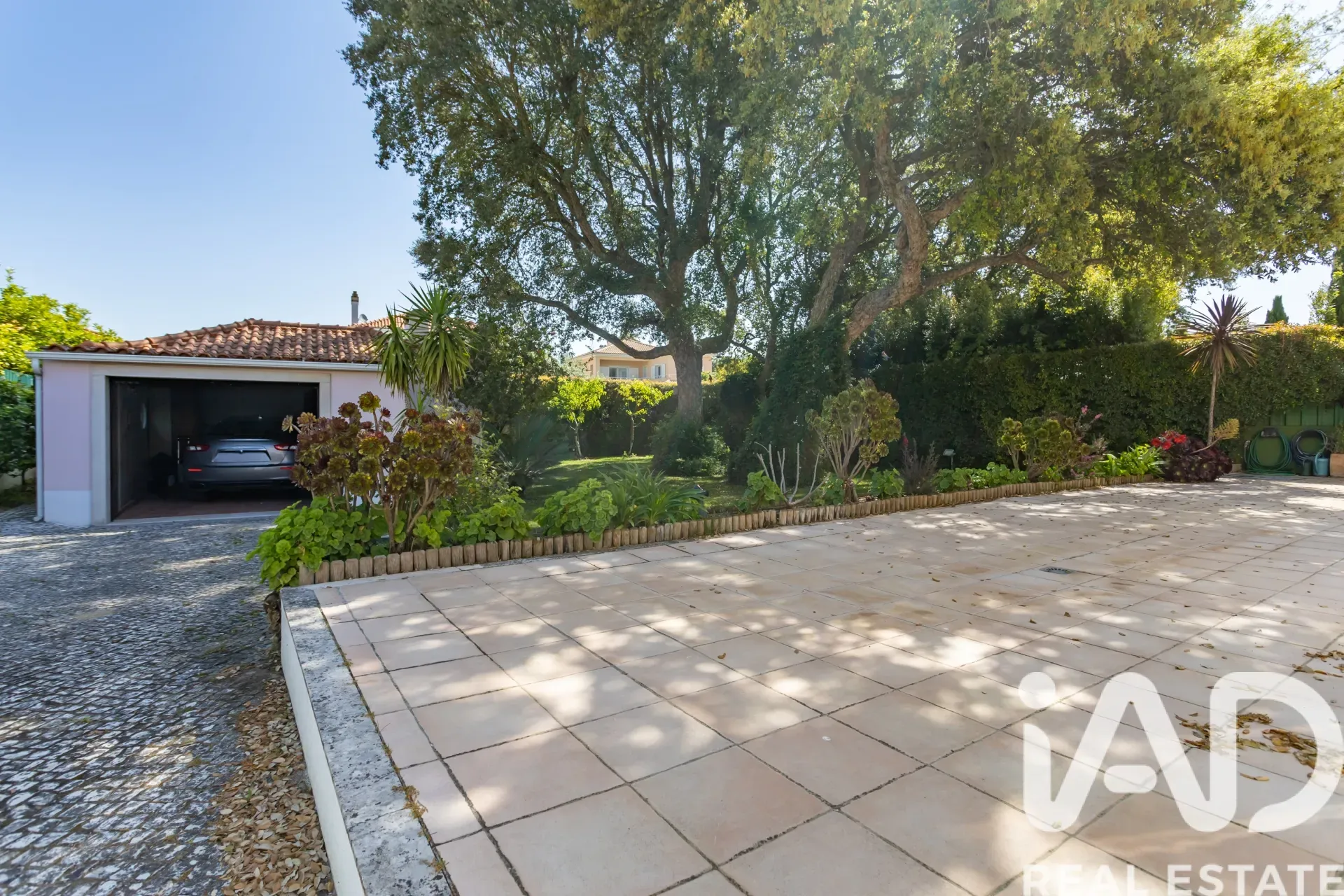 Contemporary 4-Bedroom House with Pool and Garden in Serene Azeitão - View image 13 of 38