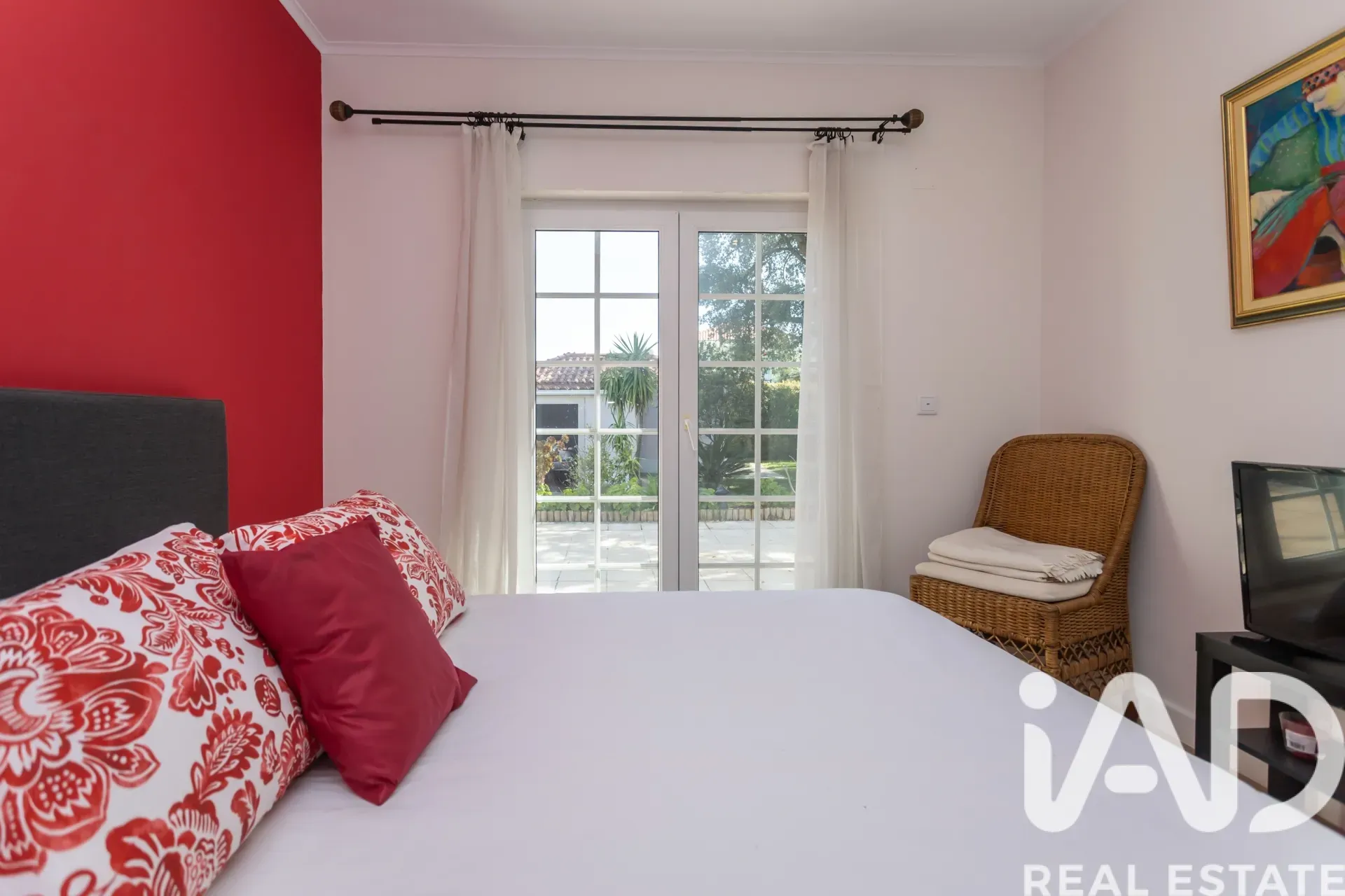 Contemporary 4-Bedroom House with Pool and Garden in Serene Azeitão - View image 27 of 38