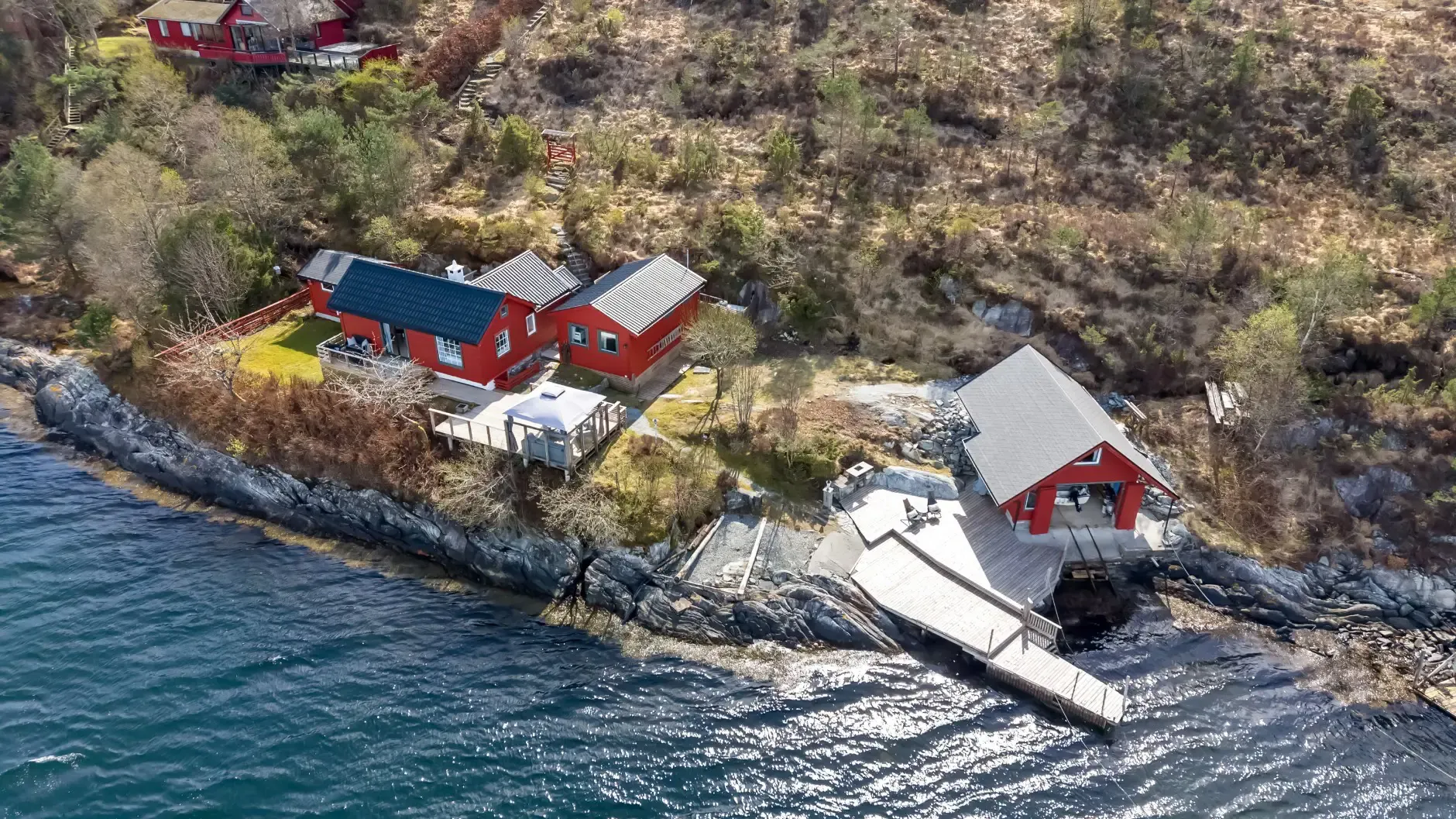 1960s Norwegian Country House with Sea Access and Expansive Gardens - Image 3