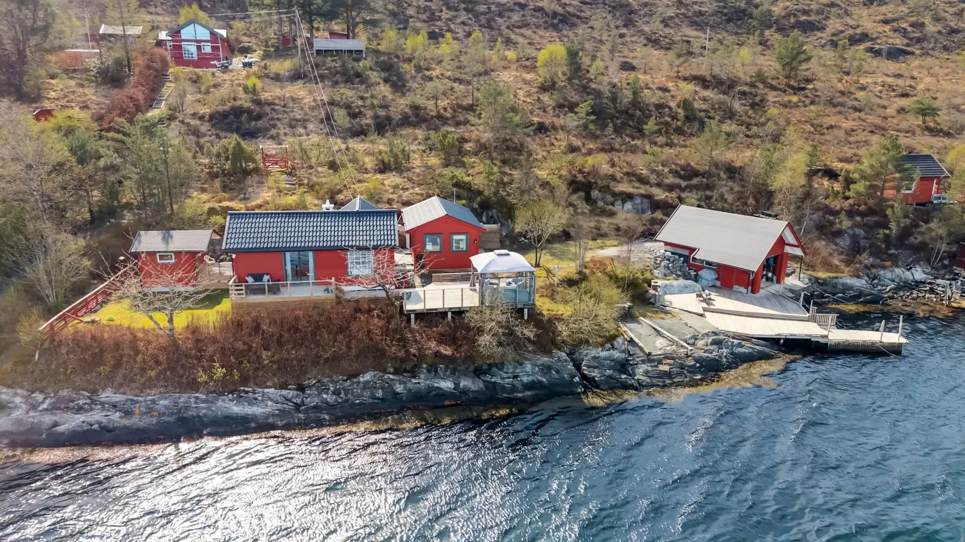 1960s Norwegian Country House with Sea Access and Expansive Gardens - Image 4