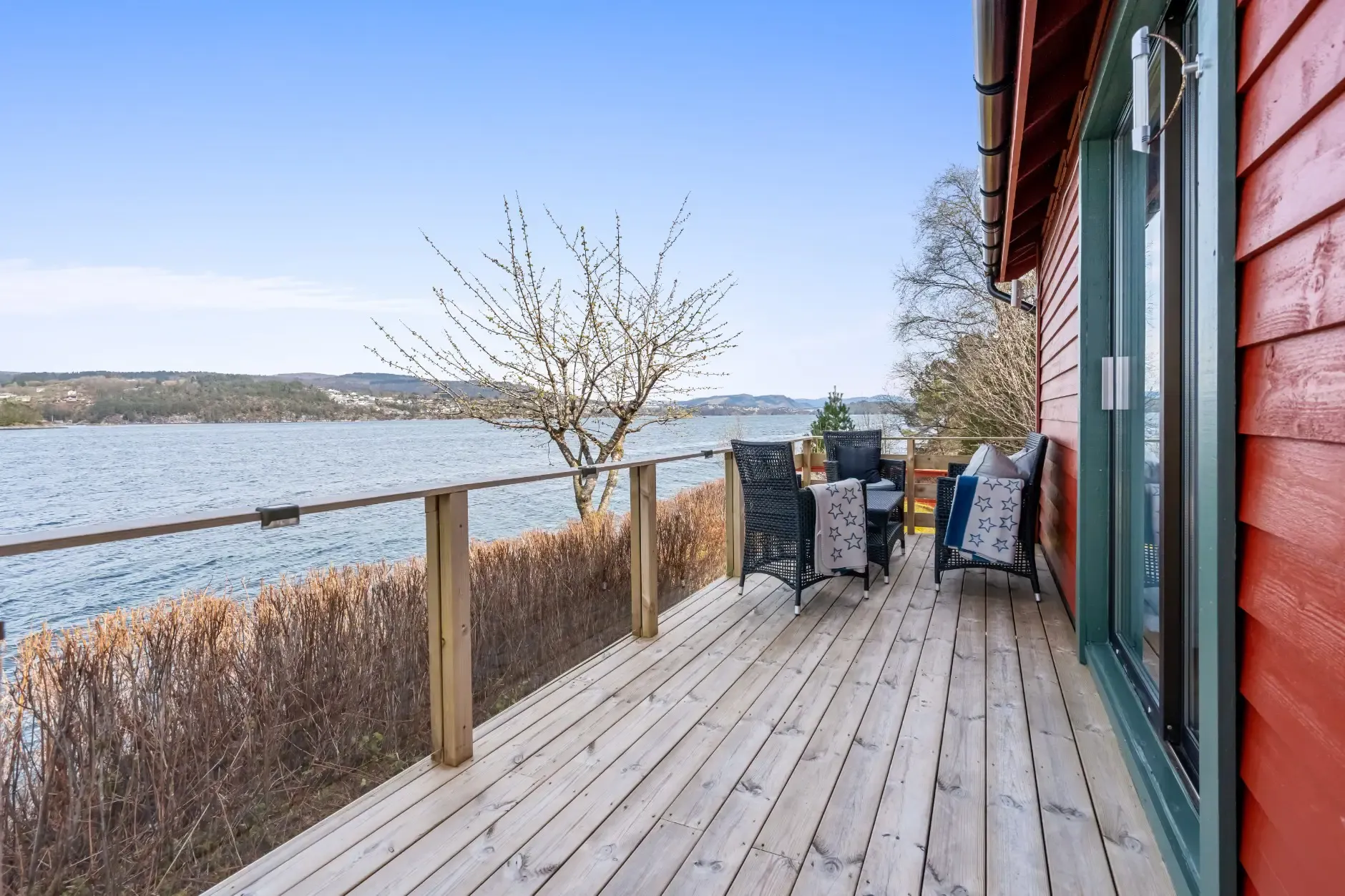 1960s Norwegian Country House with Sea Access and Expansive Gardens - View image 6 of 48