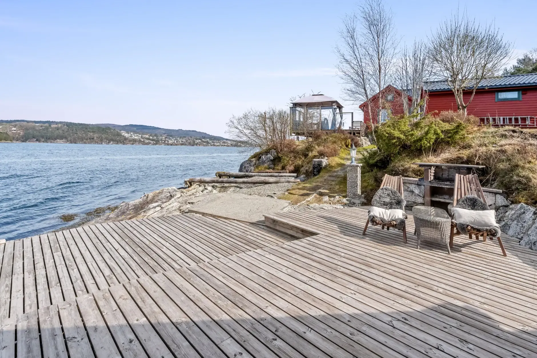 1960s Norwegian Country House with Sea Access and Expansive Gardens - View image 9 of 48