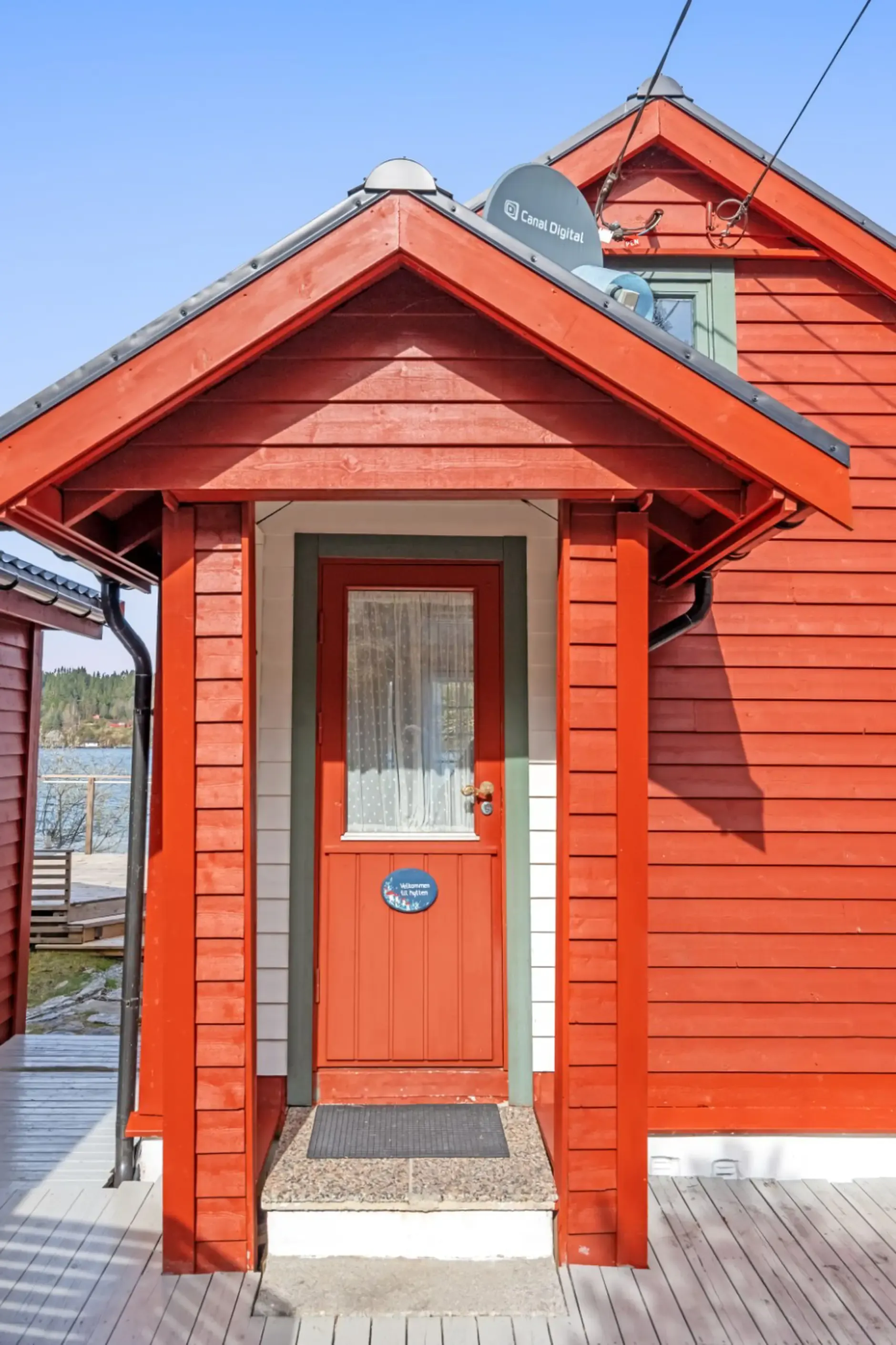1960s Norwegian Country House with Sea Access and Expansive Gardens - View image 10 of 48