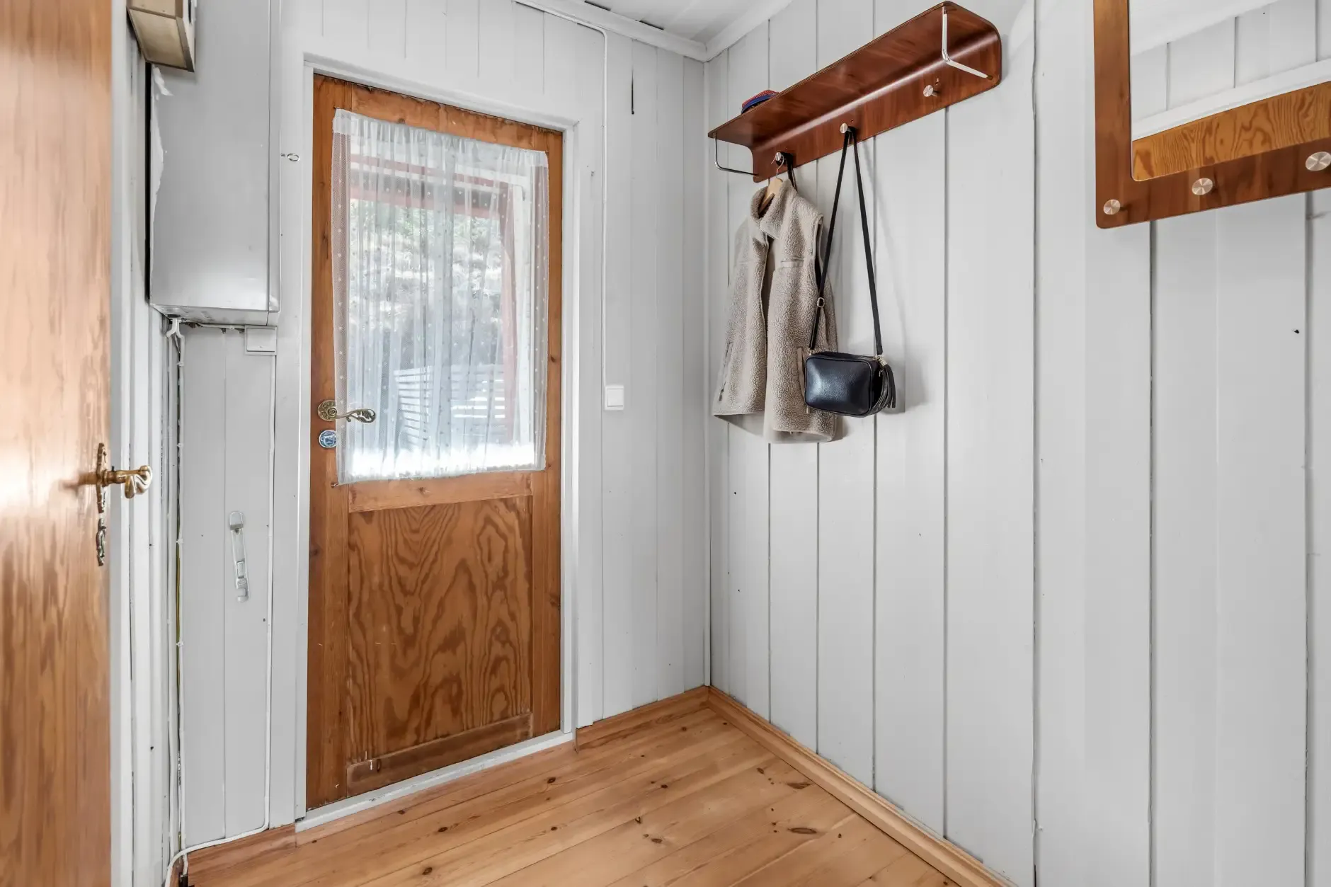 1960s Norwegian Country House with Sea Access and Expansive Gardens - View image 13 of 48