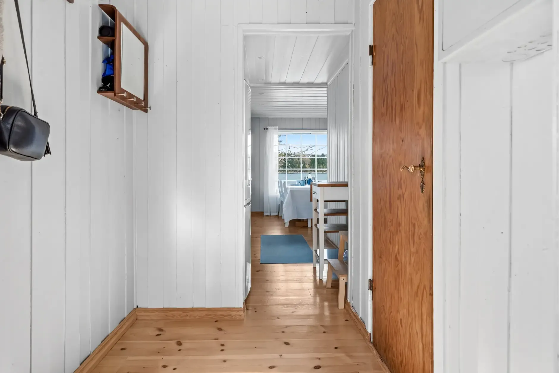 1960s Norwegian Country House with Sea Access and Expansive Gardens - View image 14 of 48