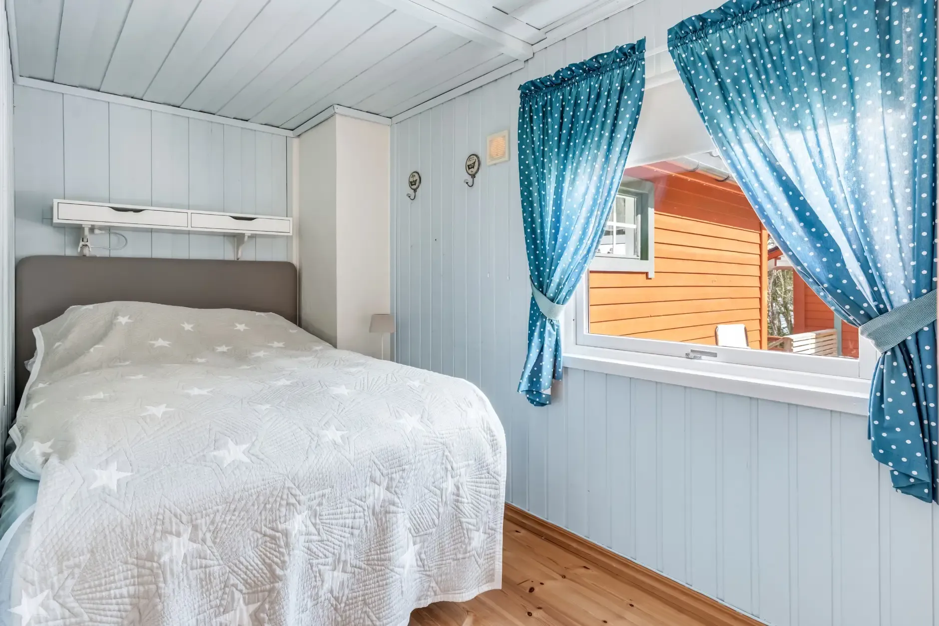1960s Norwegian Country House with Sea Access and Expansive Gardens - View image 15 of 48