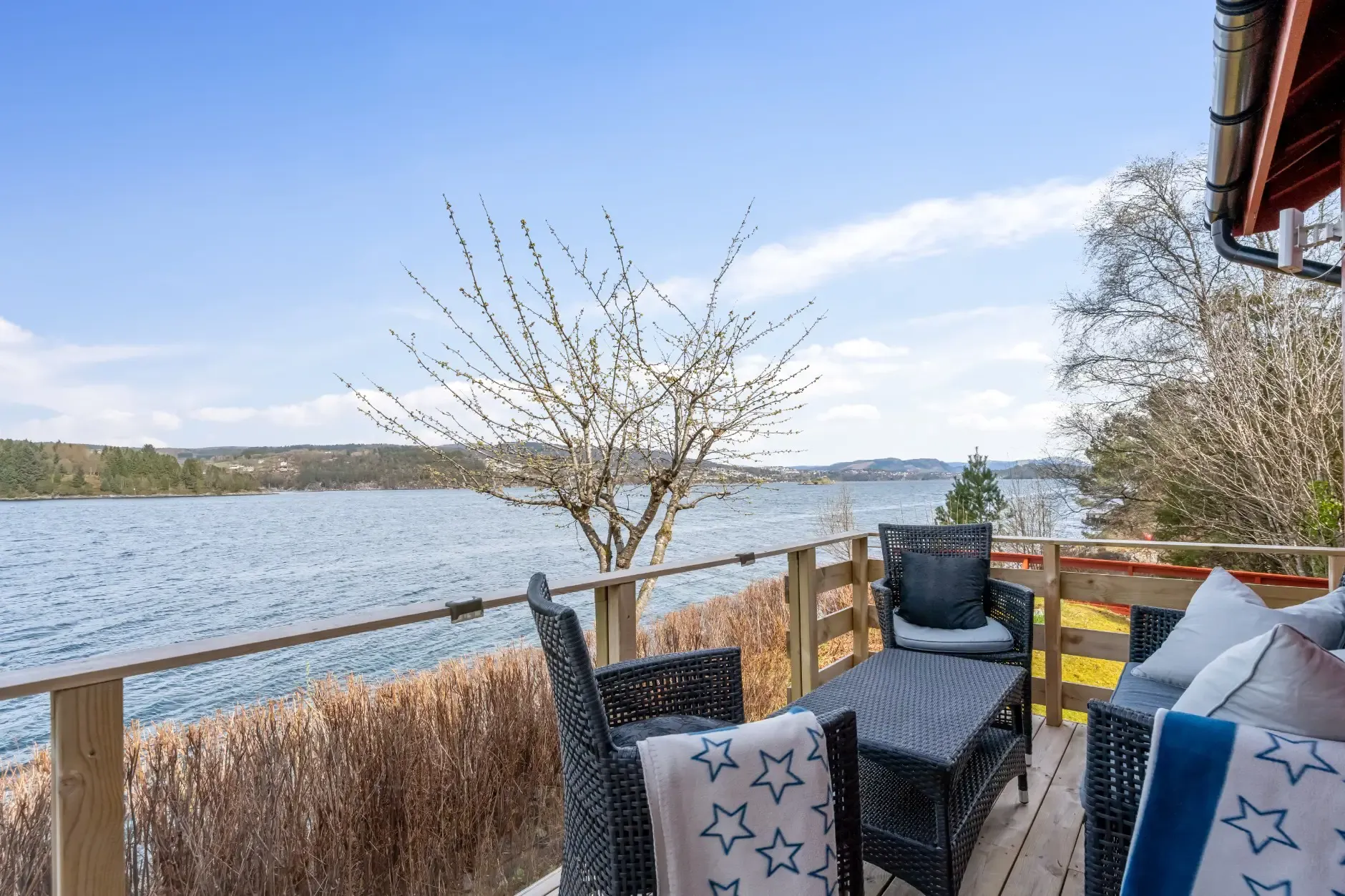 1960s Norwegian Country House with Sea Access and Expansive Gardens - View image 25 of 48