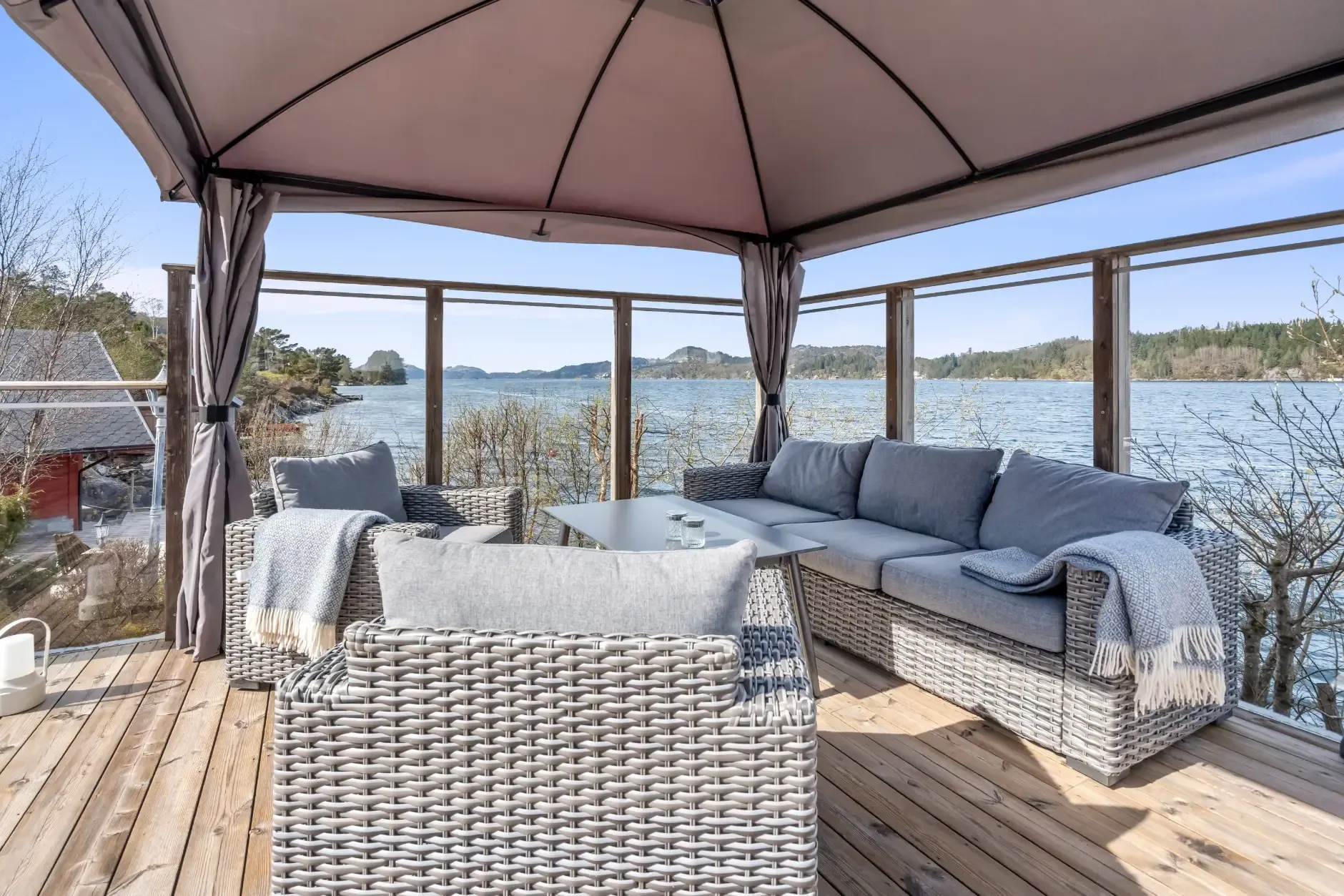 1960s Norwegian Country House with Sea Access and Expansive Gardens - View image 26 of 48