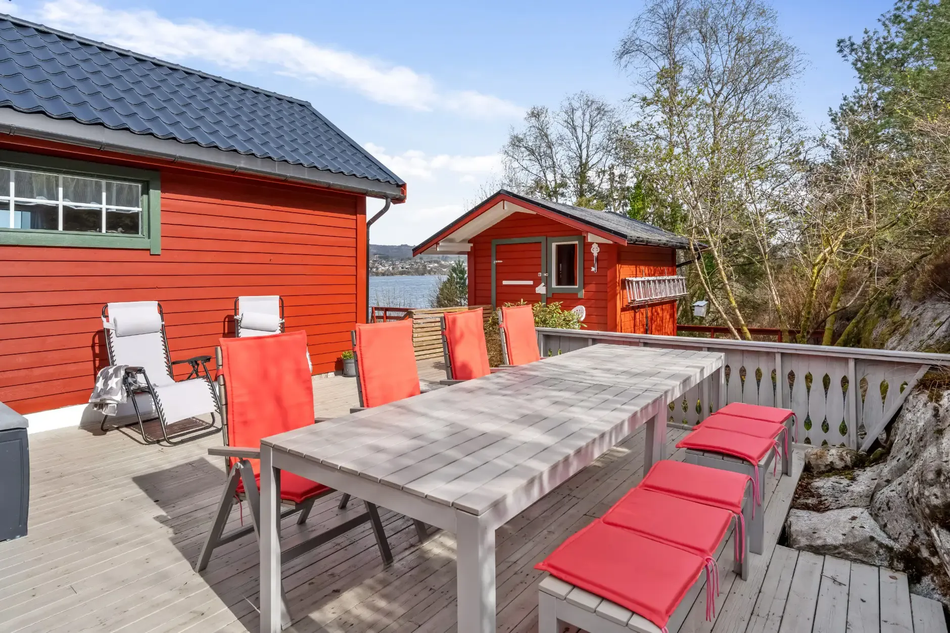 1960s Norwegian Country House with Sea Access and Expansive Gardens - View image 28 of 48