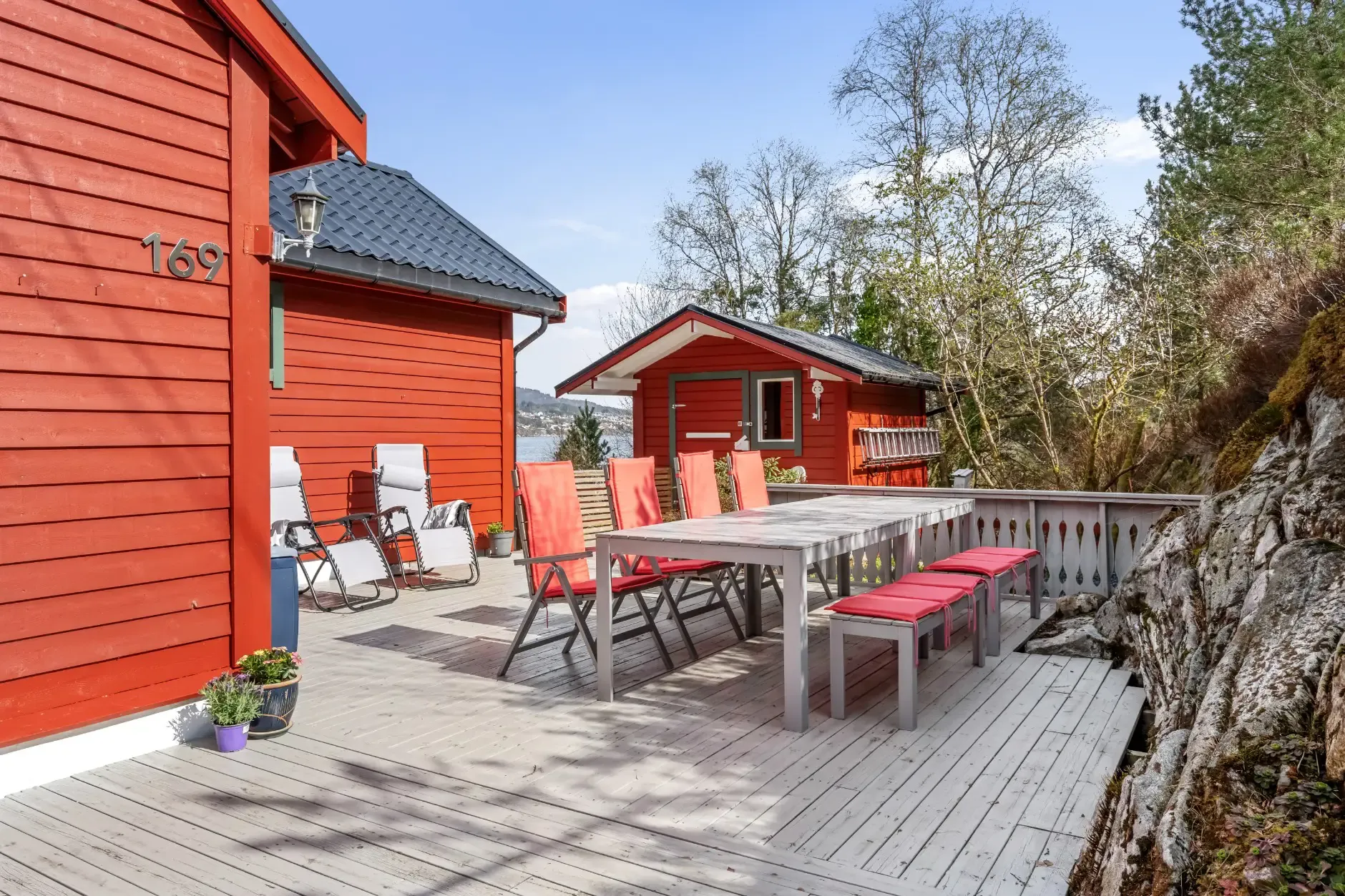 1960s Norwegian Country House with Sea Access and Expansive Gardens - View image 29 of 48