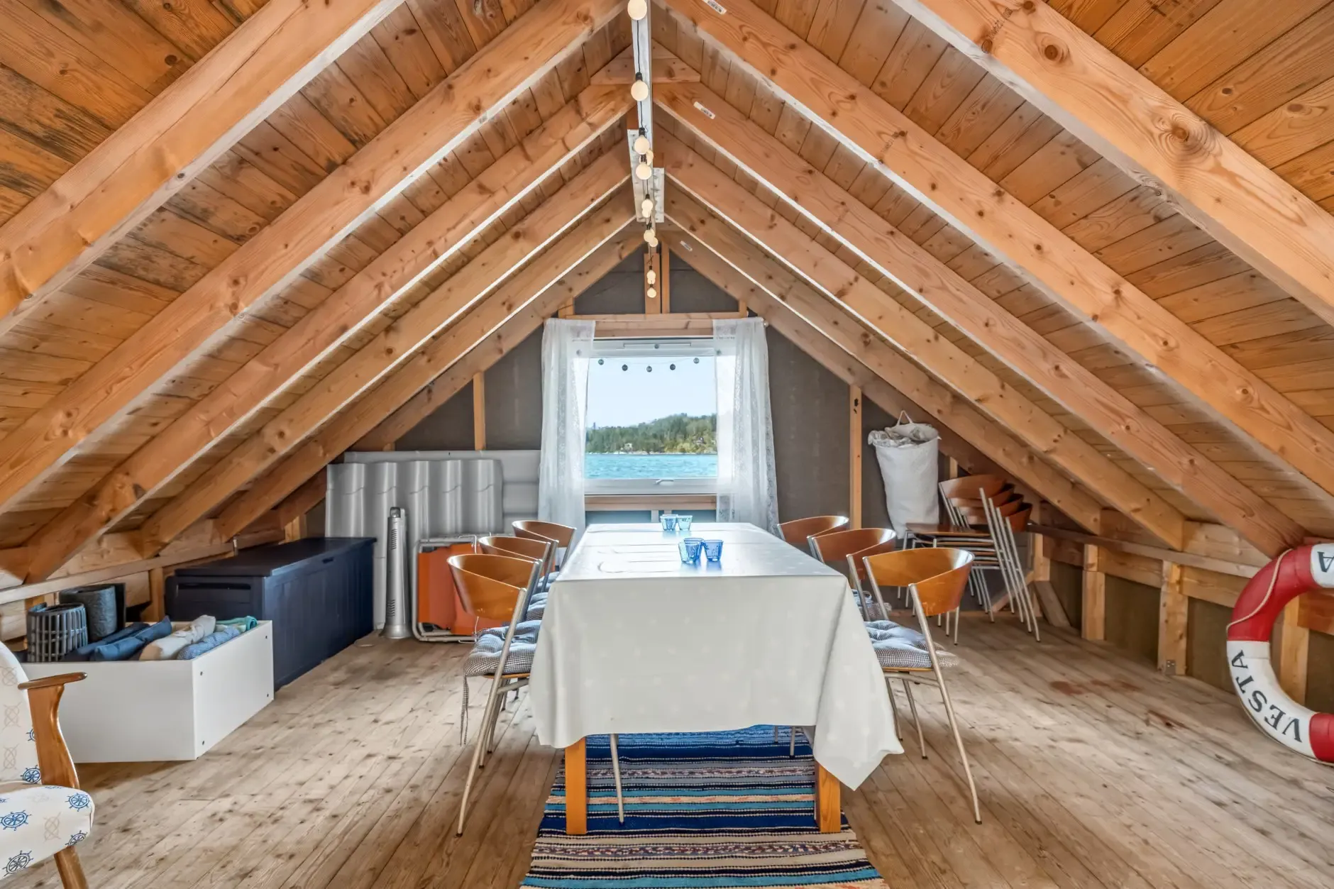1960s Norwegian Country House with Sea Access and Expansive Gardens - View image 38 of 48