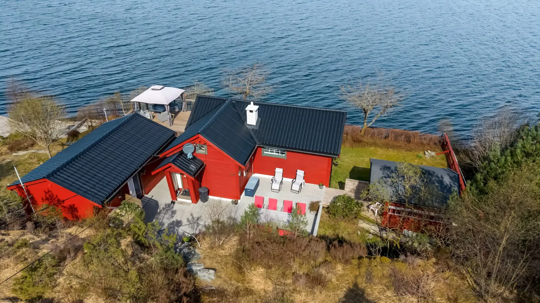 1960s Norwegian Country House with Sea Access and Expansive Gardens - View image 40 of 48