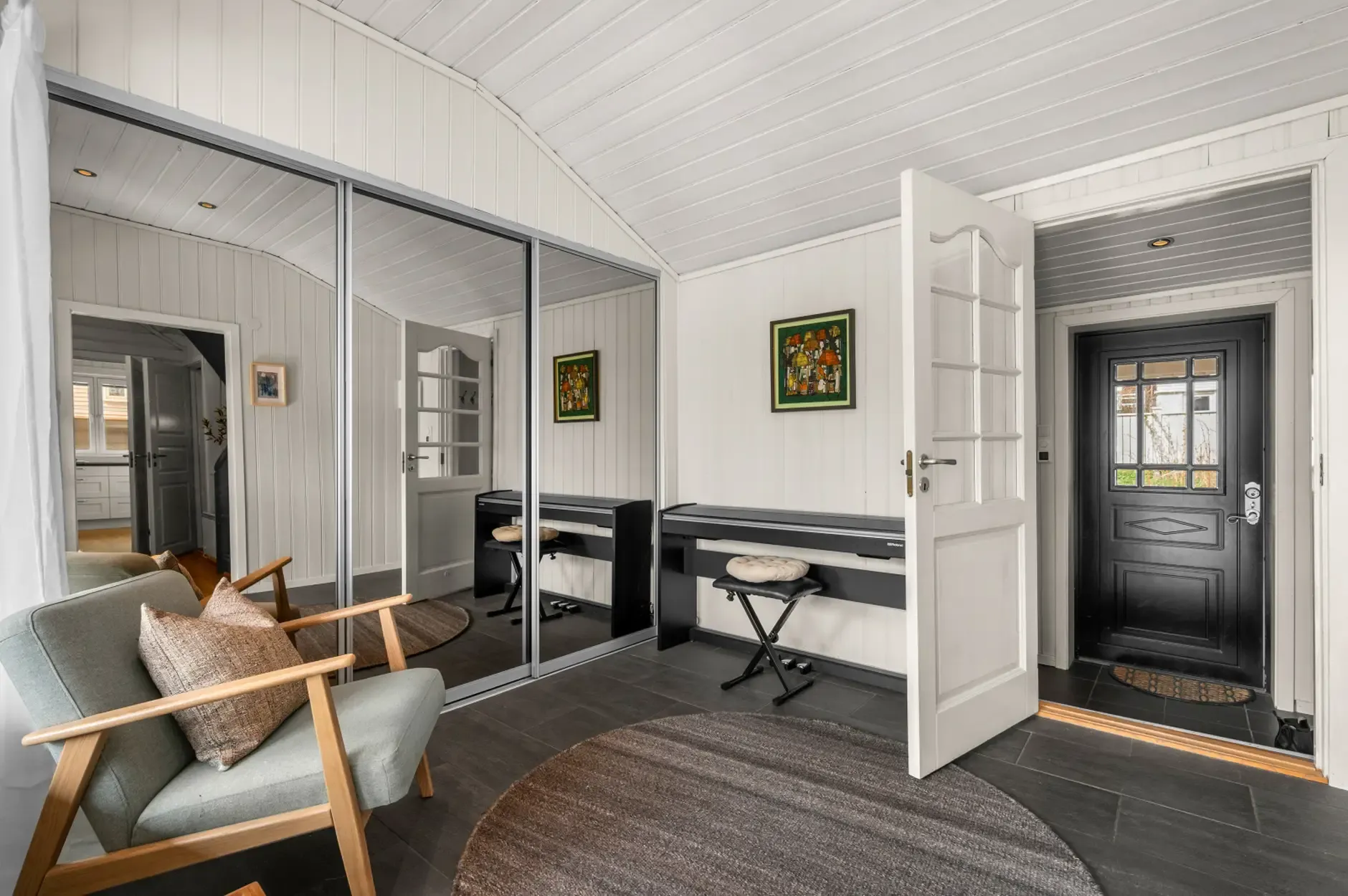 Mid-Century 3-Bedroom House with Garden and Terrace in Central Trondheim - Image 5