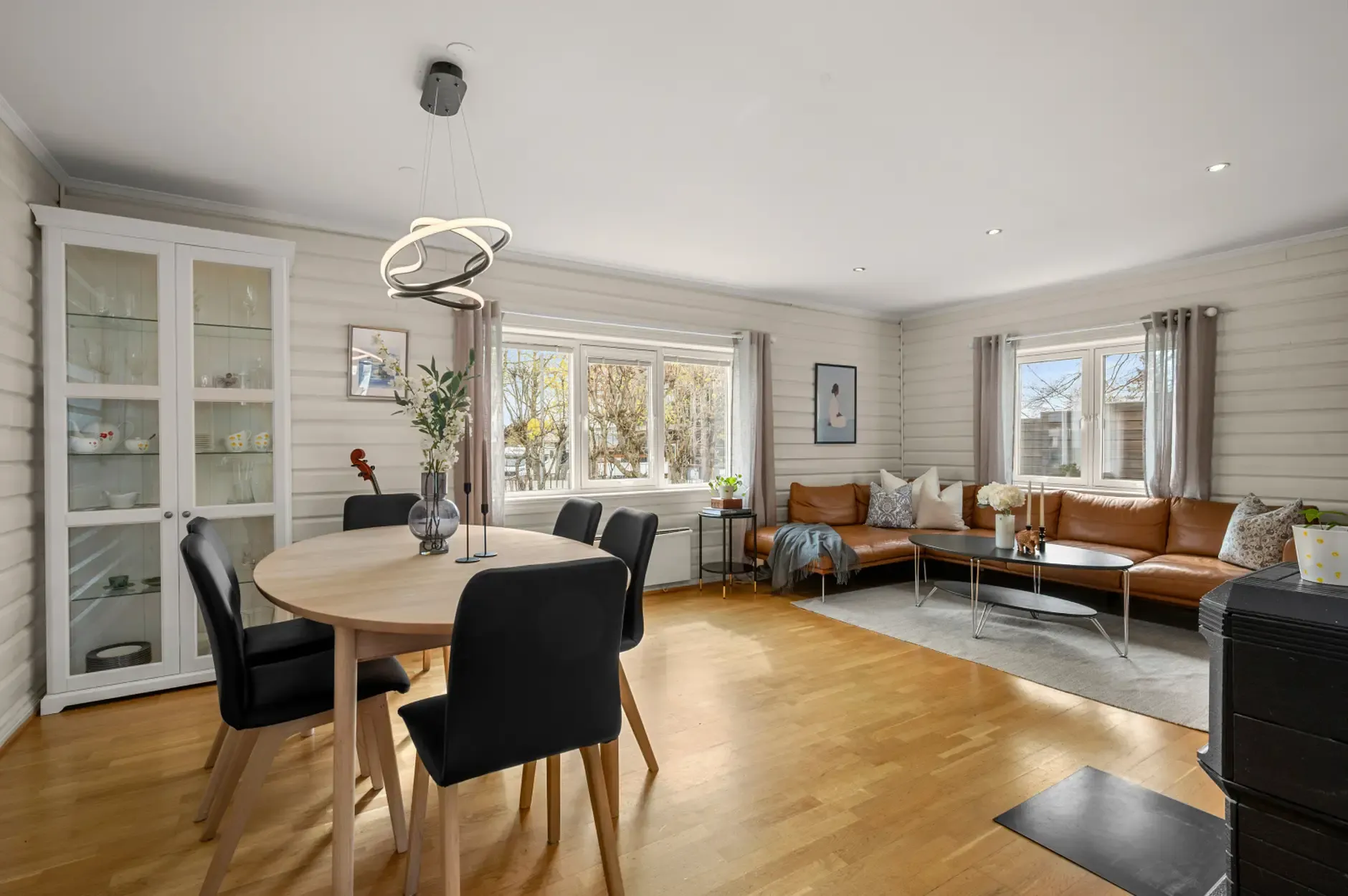 Mid-Century 3-Bedroom House with Garden and Terrace in Central Trondheim - View image 9 of 47