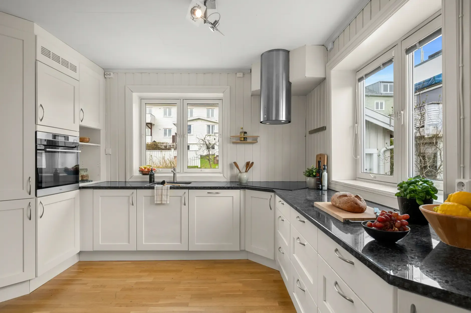 Mid-Century 3-Bedroom House with Garden and Terrace in Central Trondheim - View image 16 of 47
