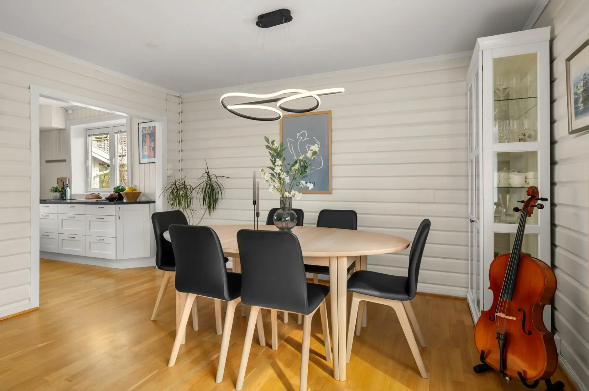 Mid-Century 3-Bedroom House with Garden and Terrace in Central Trondheim - View image 20 of 47