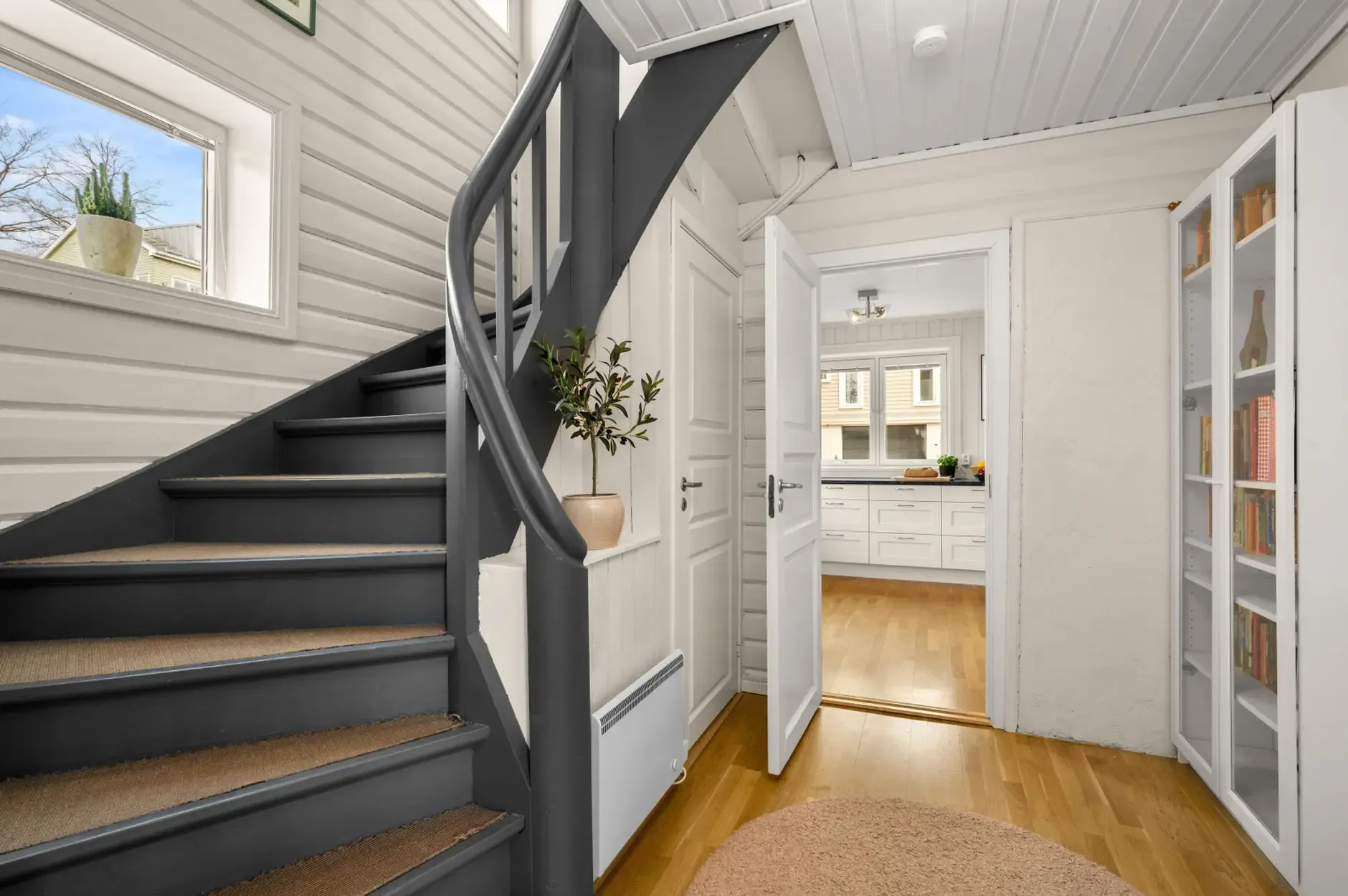 Mid-Century 3-Bedroom House with Garden and Terrace in Central Trondheim - View image 23 of 47
