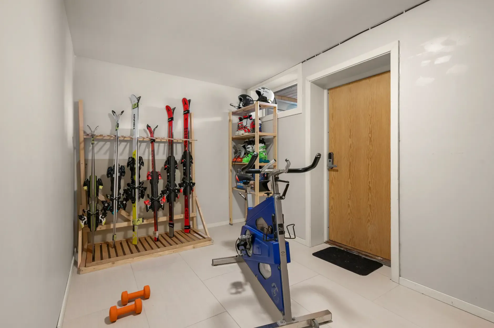 Mid-Century 3-Bedroom House with Garden and Terrace in Central Trondheim - View image 34 of 47