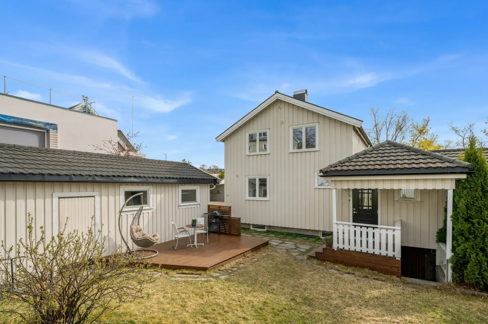 Mid-Century 3-Bedroom House with Garden and Terrace in Central Trondheim - View image 37 of 47