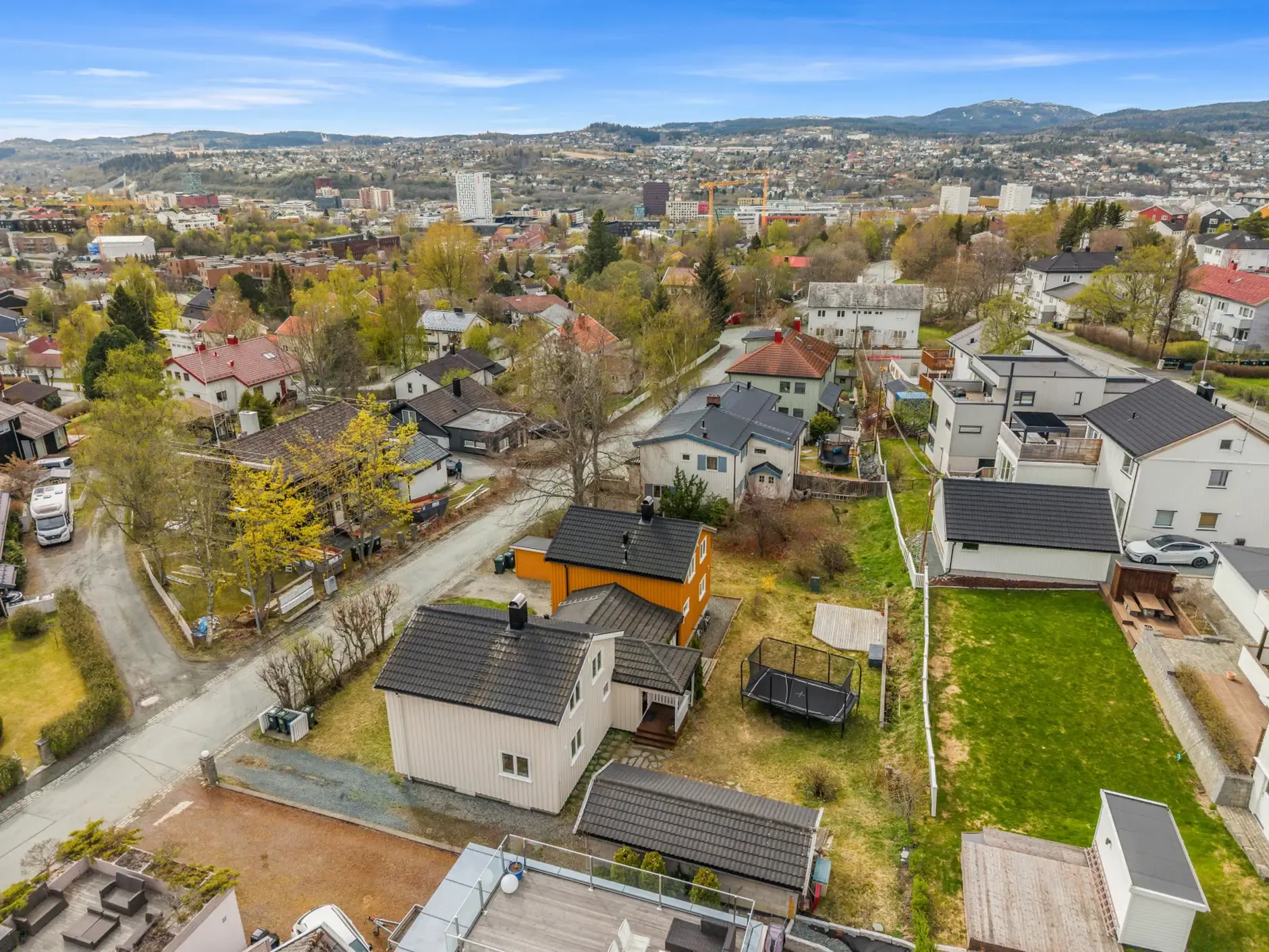 Mid-Century 3-Bedroom House with Garden and Terrace in Central Trondheim - View image 39 of 47