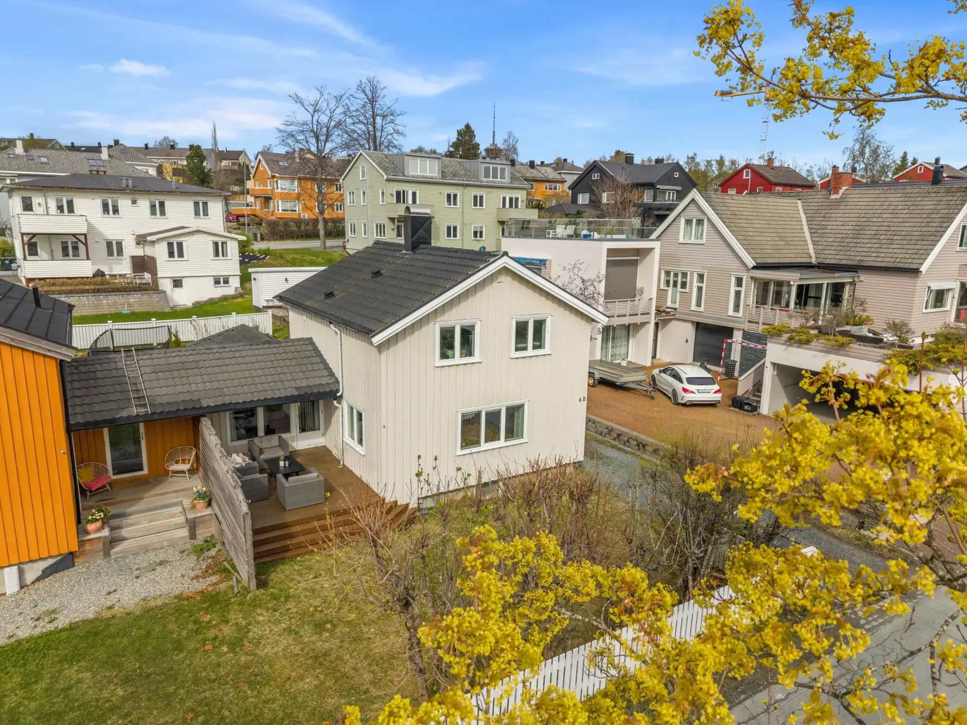 Mid-Century 3-Bedroom House with Garden and Terrace in Central Trondheim - View image 40 of 47