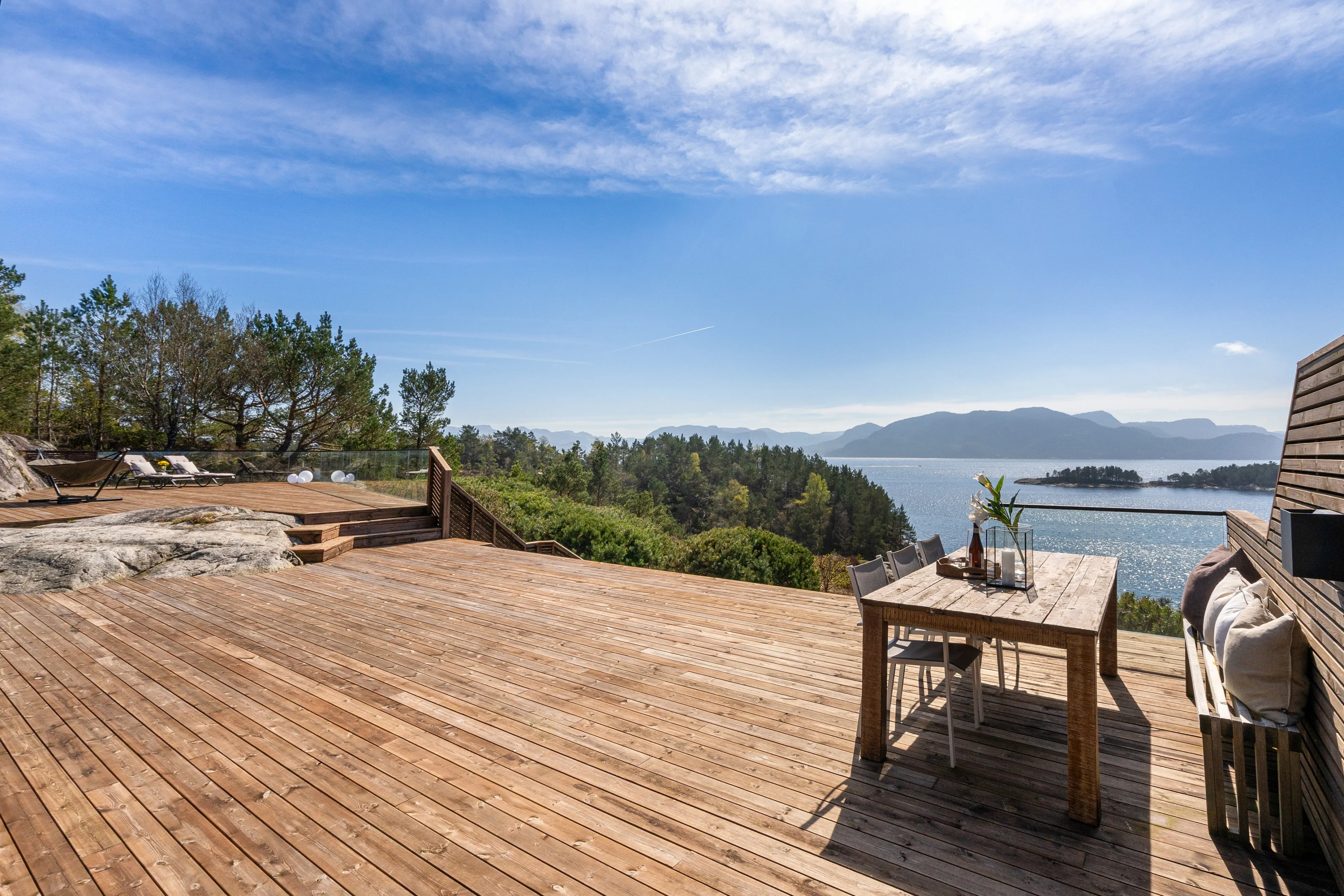 Norwegian Coastal Cabin with Expansive Terrace and Sea Views - View image 32 of 42