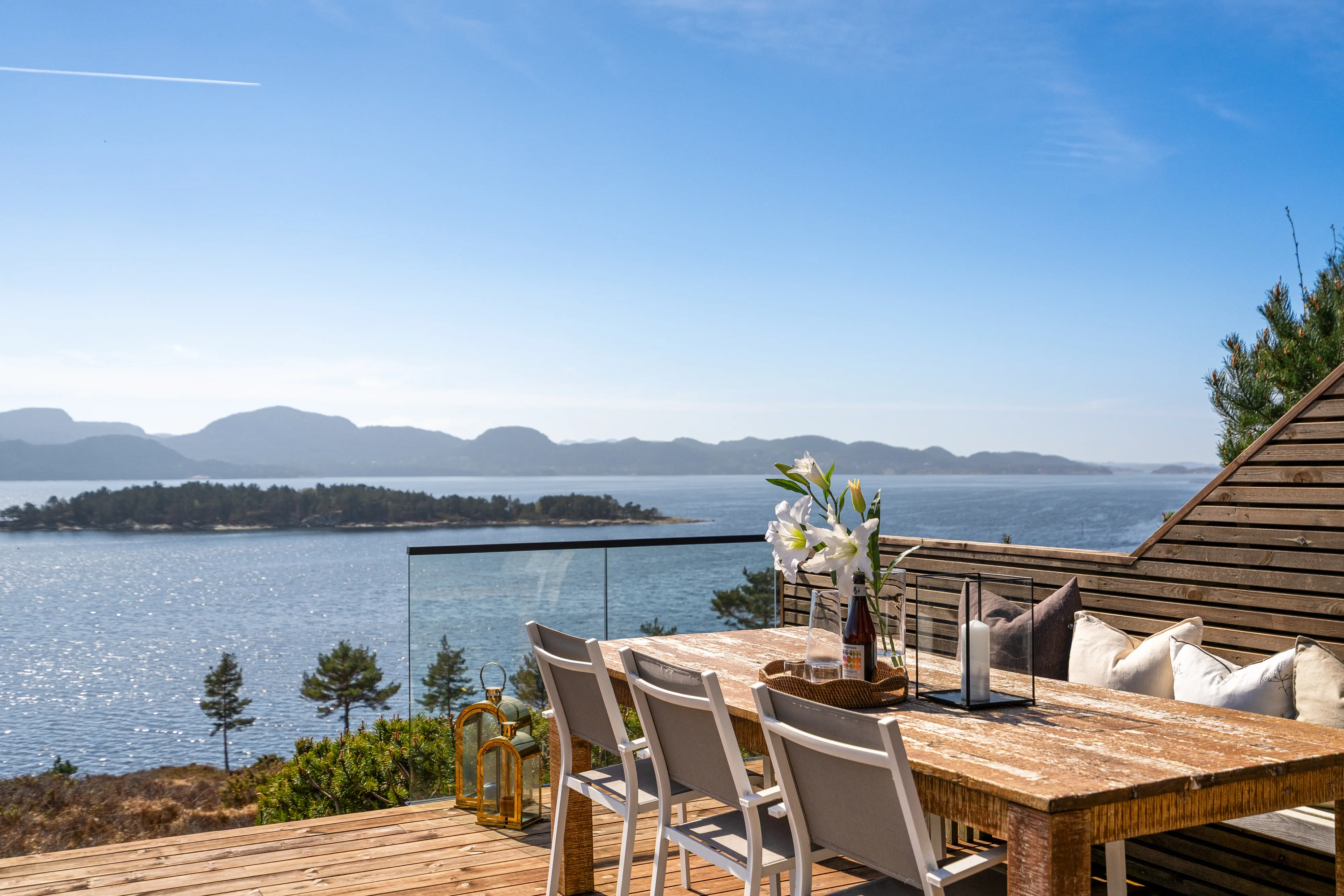 Norwegian Coastal Cabin with Expansive Terrace and Sea Views - View image 36 of 42