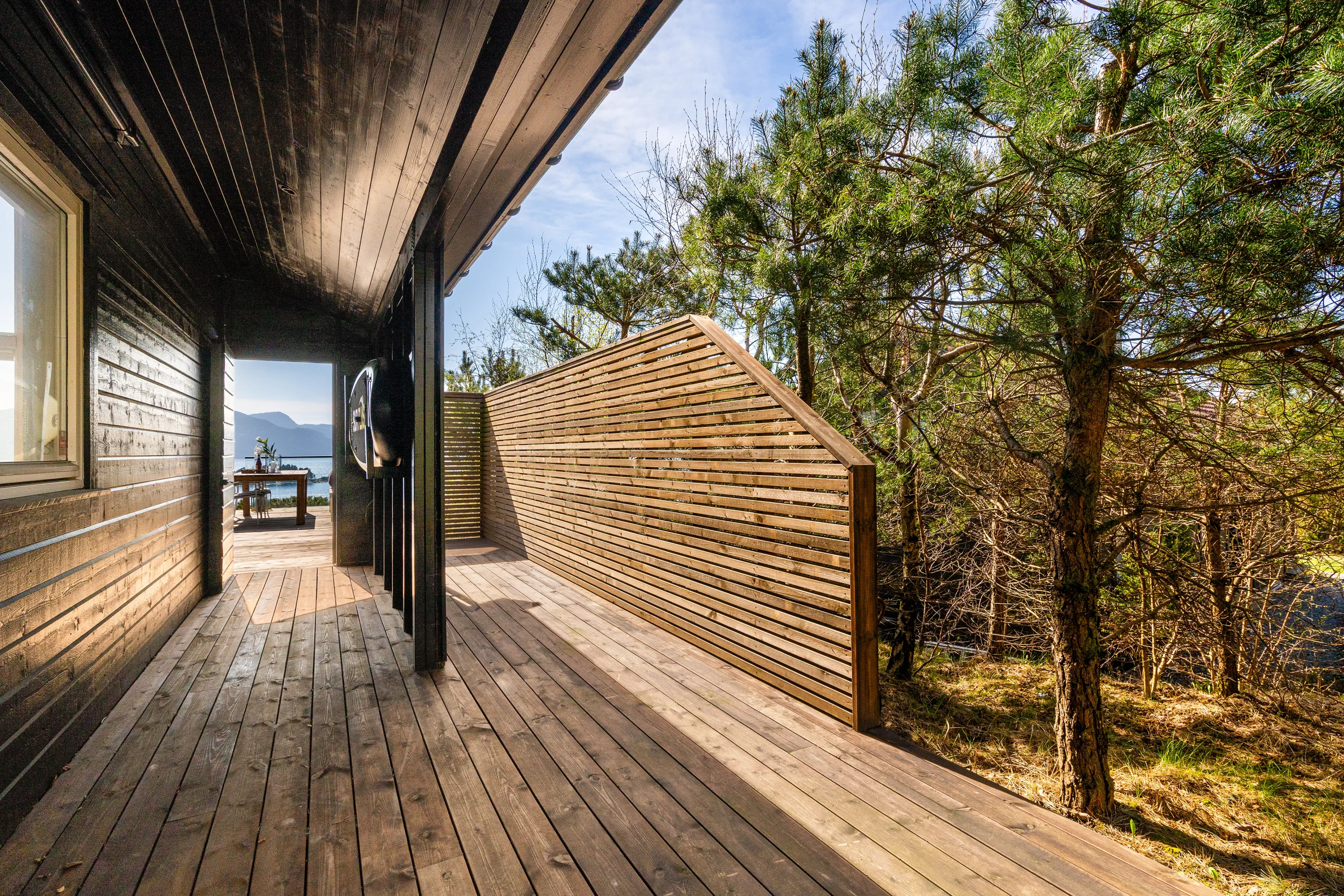 Norwegian Coastal Cabin with Expansive Terrace and Sea Views - View image 39 of 42