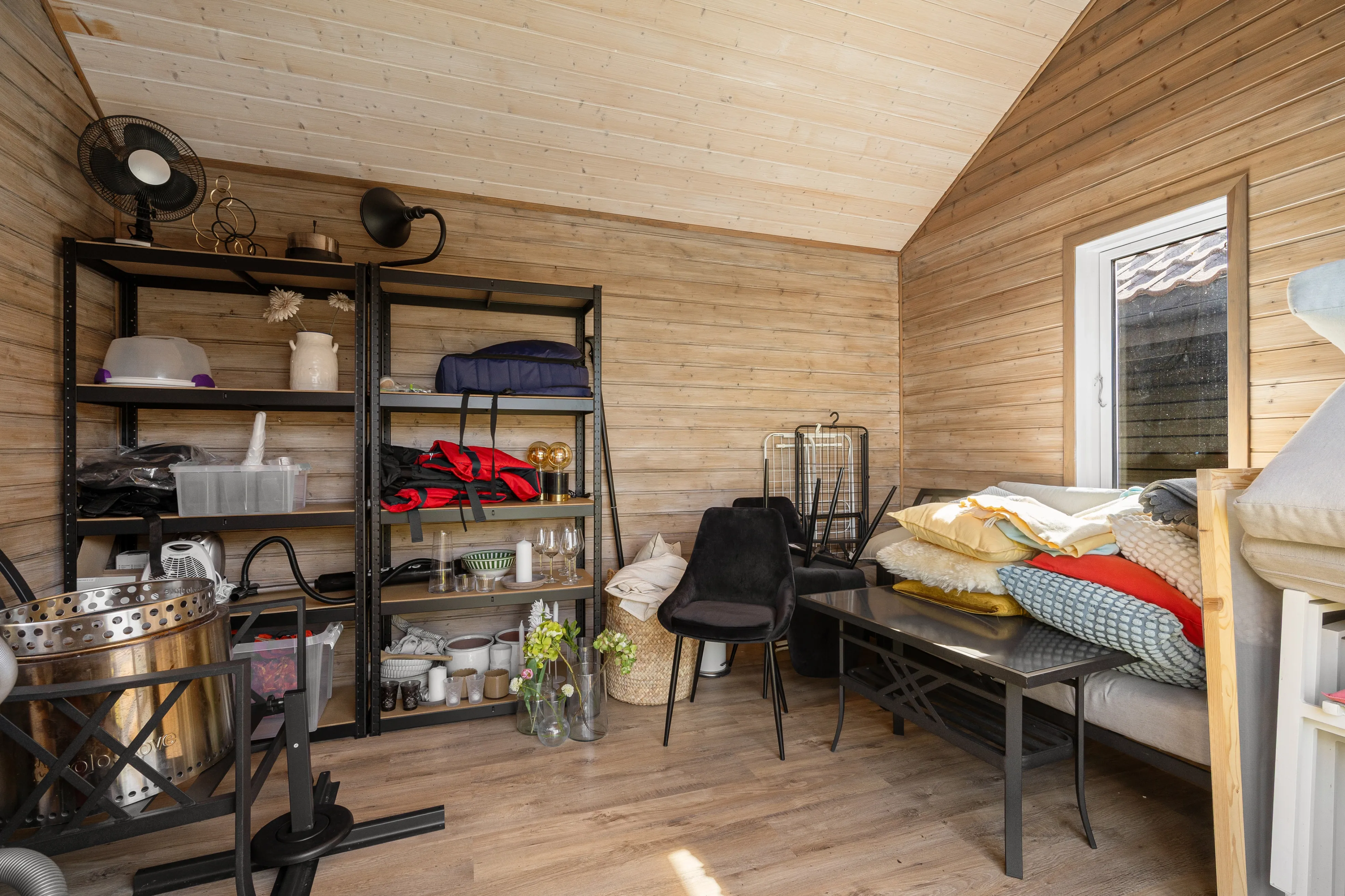 Norwegian Coastal Cabin with Expansive Terrace and Sea Views - View image 41 of 42