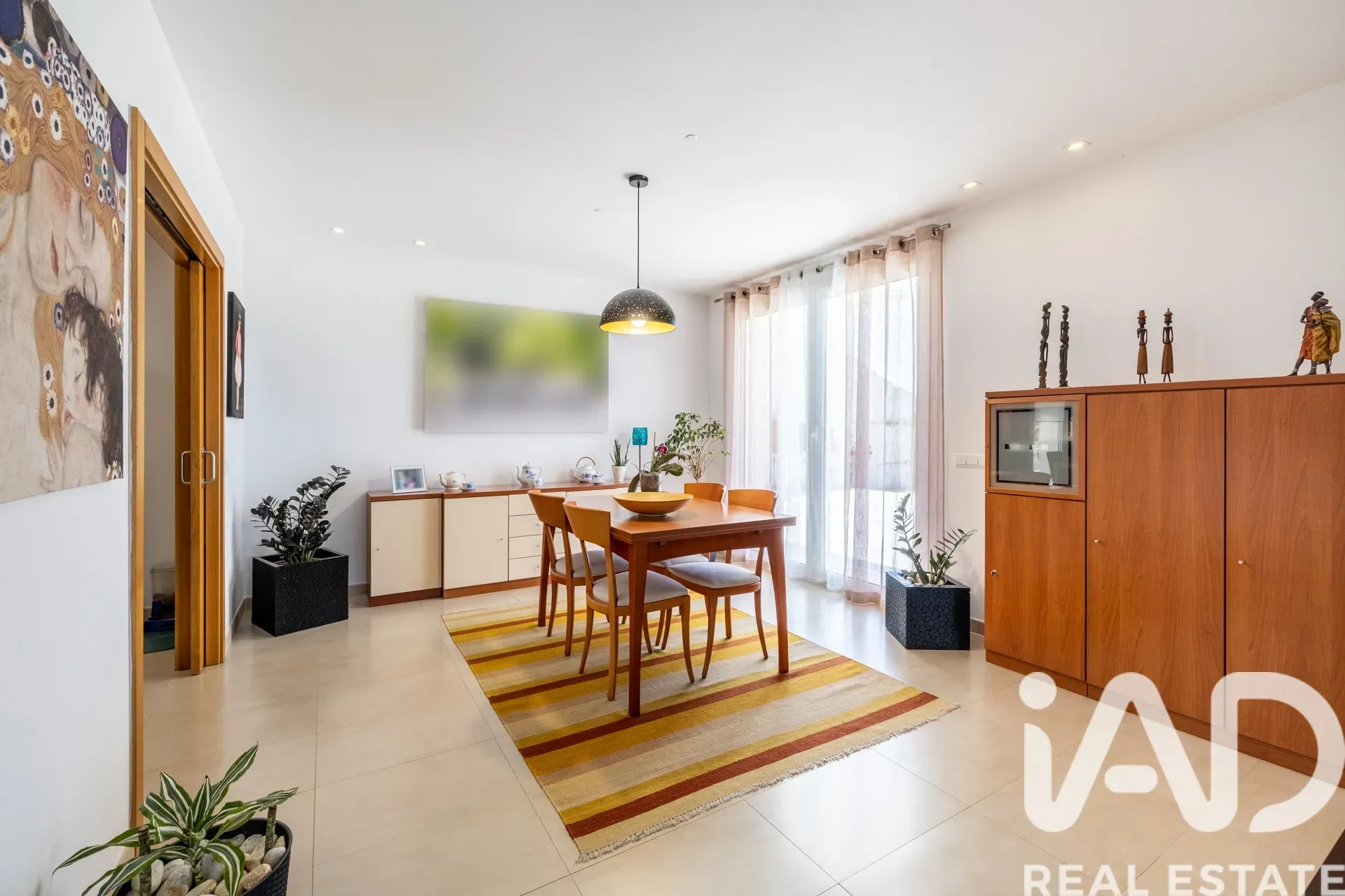 Contemporary 5-Bedroom House with Garden and Terrace in Leiria, Portugal - View image 6 of 37