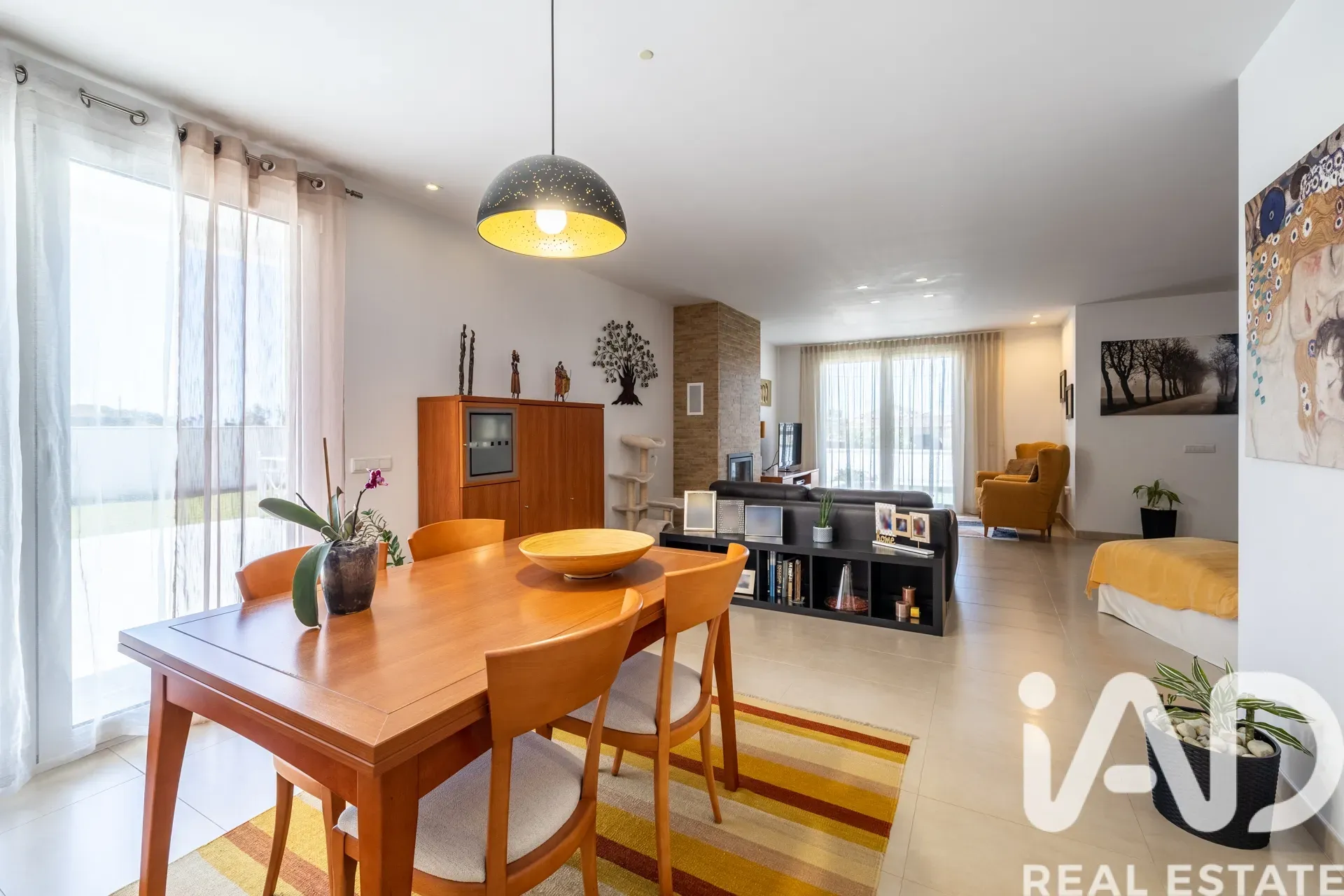 Contemporary 5-Bedroom House with Garden and Terrace in Leiria, Portugal - View image 7 of 37