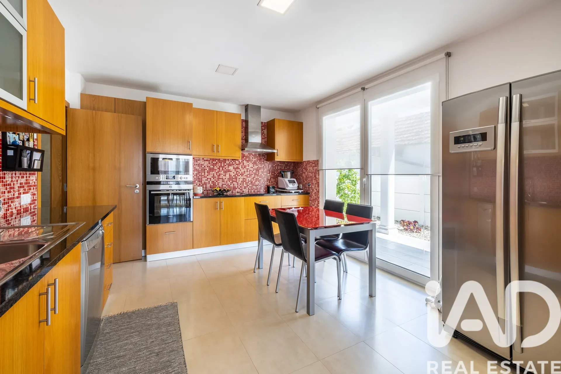 Contemporary 5-Bedroom House with Garden and Terrace in Leiria, Portugal - View image 8 of 37