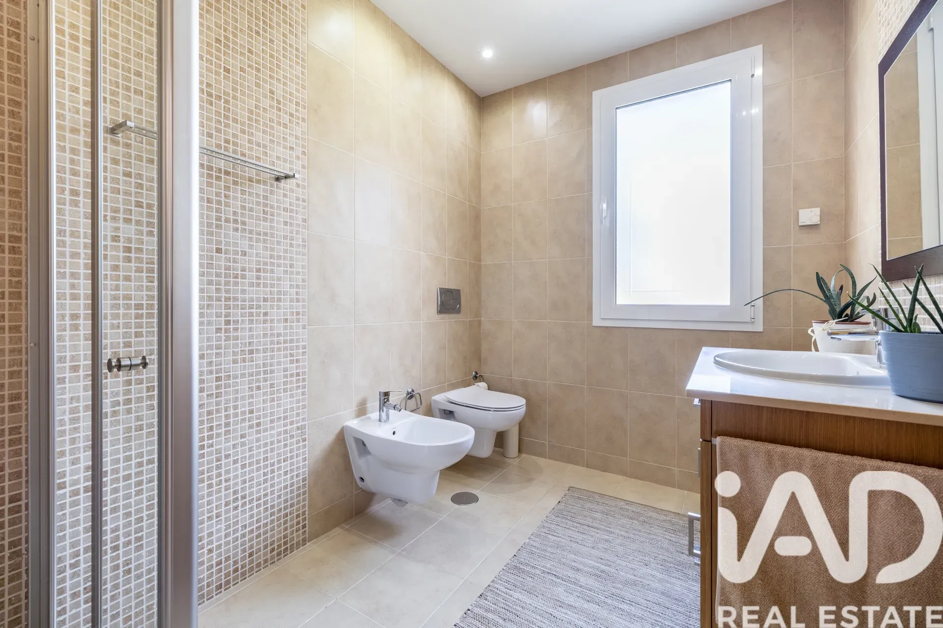 Contemporary 5-Bedroom House with Garden and Terrace in Leiria, Portugal - View image 13 of 37
