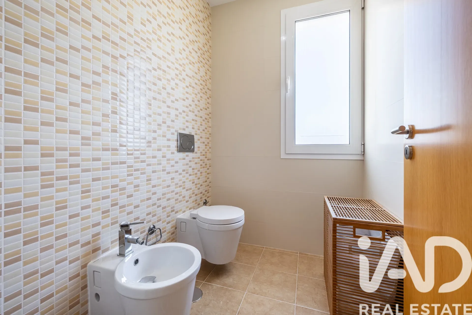 Contemporary 5-Bedroom House with Garden and Terrace in Leiria, Portugal - View image 23 of 37