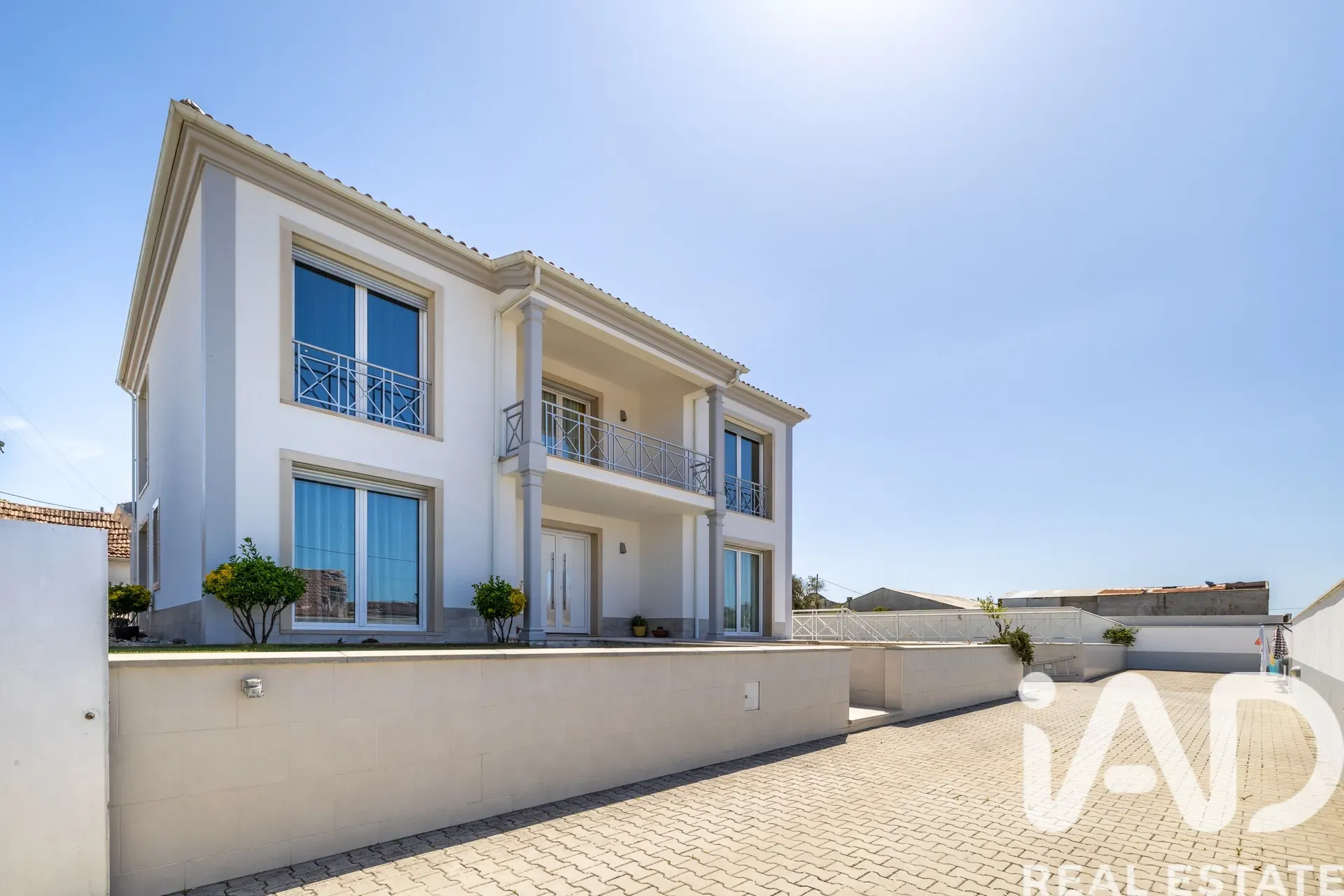 Contemporary 5-Bedroom House with Garden and Terrace in Leiria, Portugal - View image 28 of 37