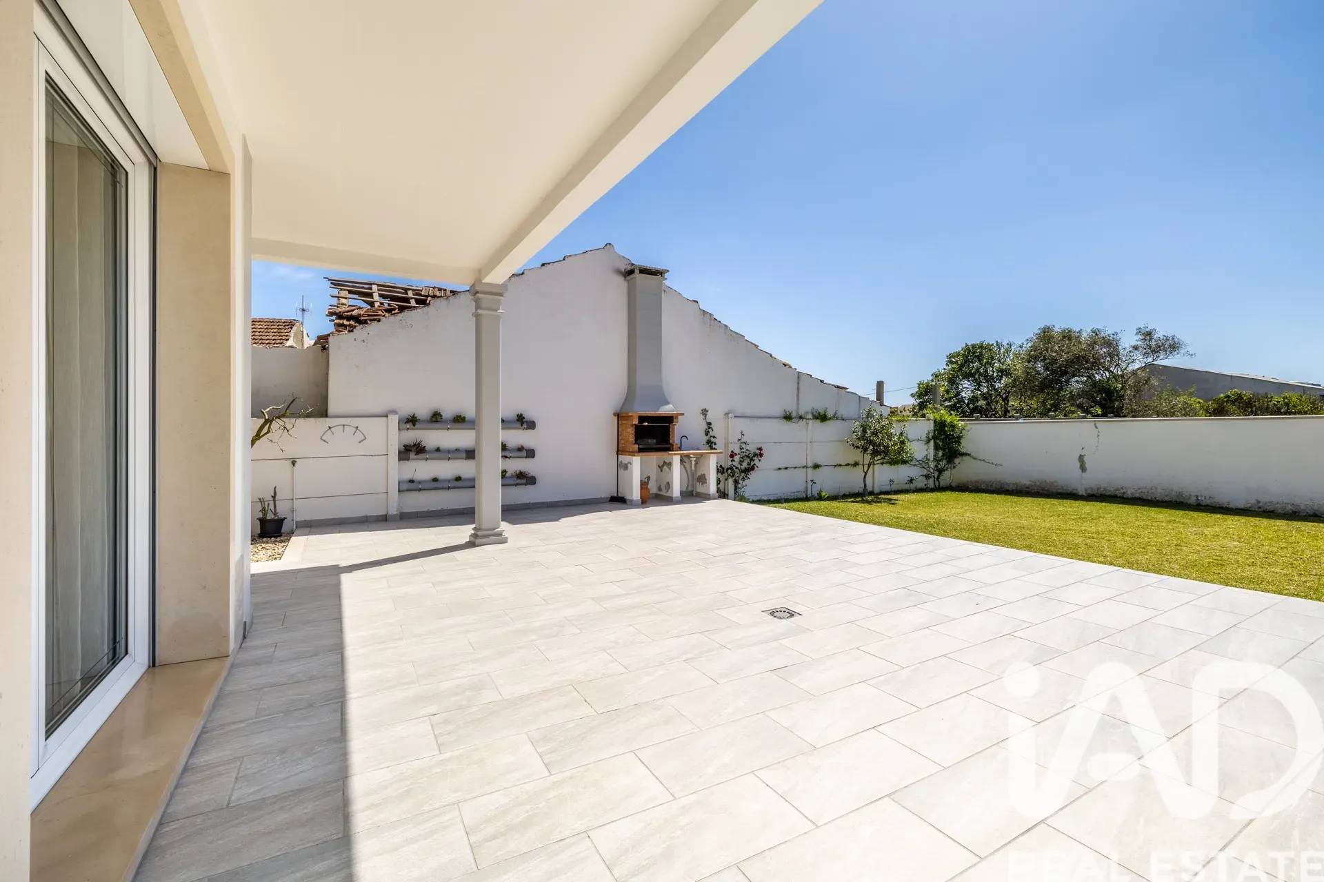 Contemporary 5-Bedroom House with Garden and Terrace in Leiria, Portugal - View image 29 of 37