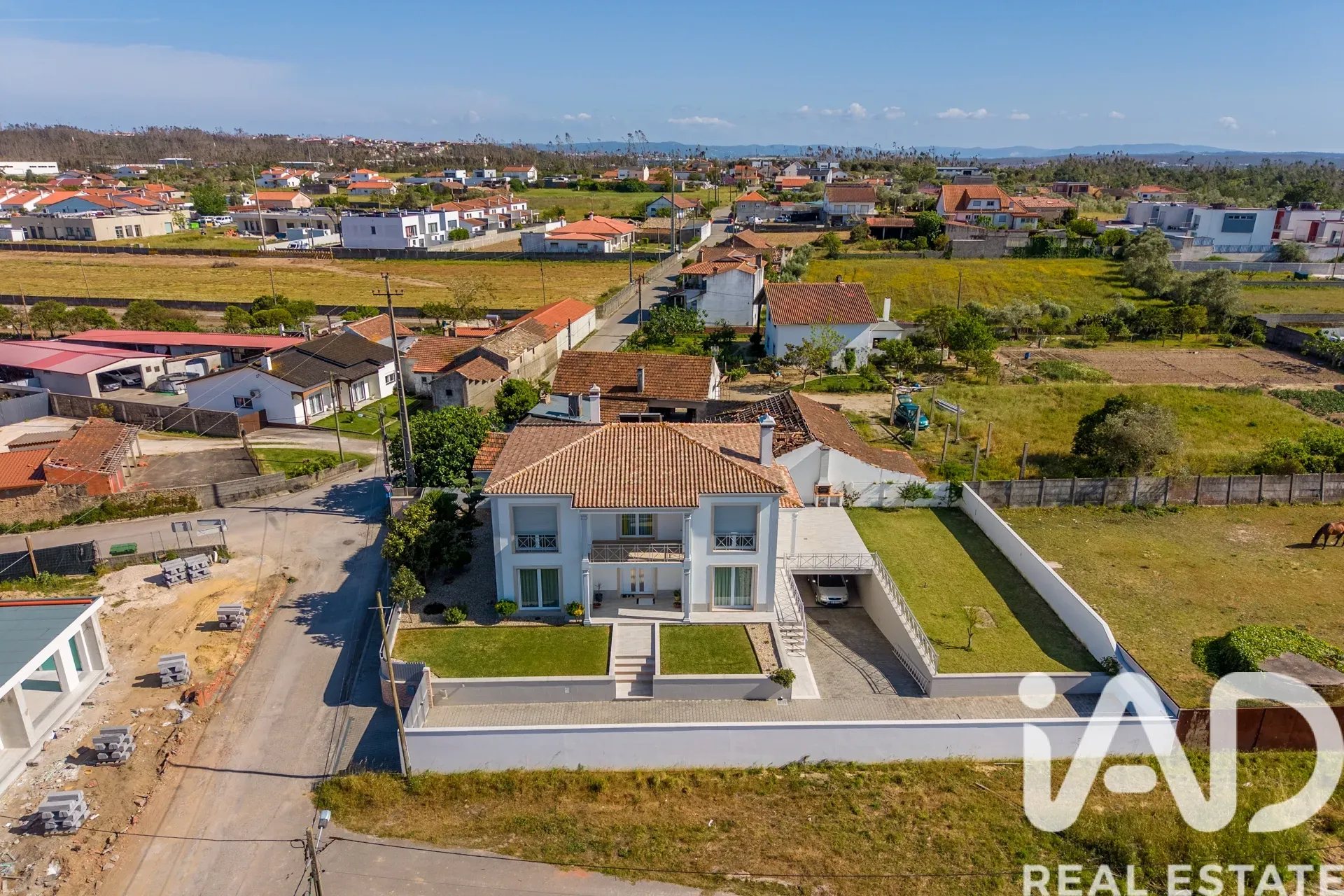 Contemporary 5-Bedroom House with Garden and Terrace in Leiria, Portugal - View image 36 of 37