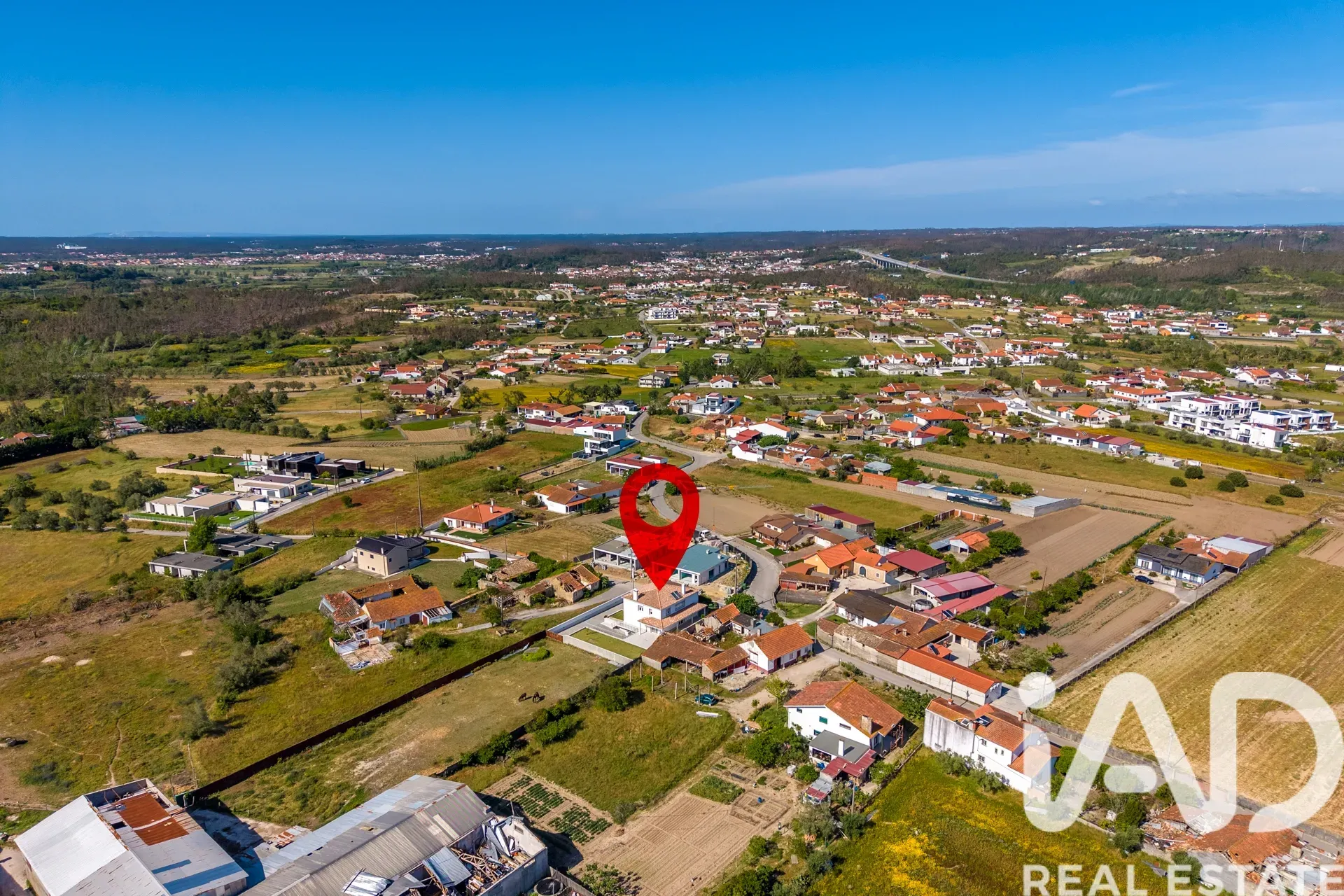 Contemporary 5-Bedroom House with Garden and Terrace in Leiria, Portugal - View image 37 of 37