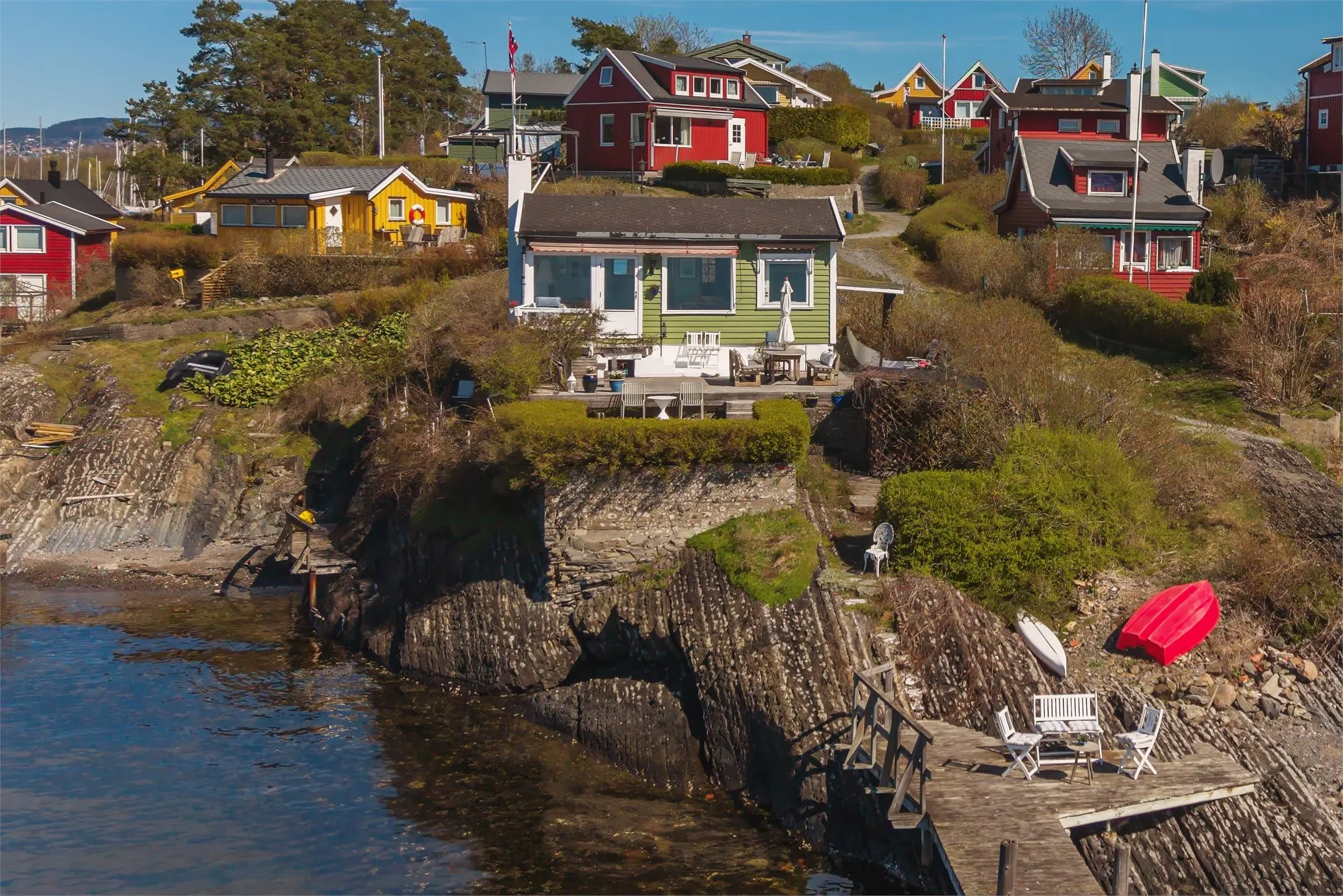 Cabaña de dos dormitorios de los años 30 con vistas al mar en Lindøya, Oslo - Image 1