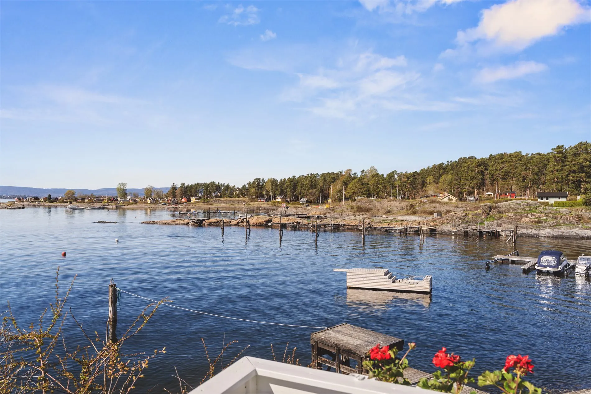 Cabaña de dos dormitorios de los años 30 con vistas al mar en Lindøya, Oslo - Ver imagen 40 de 50