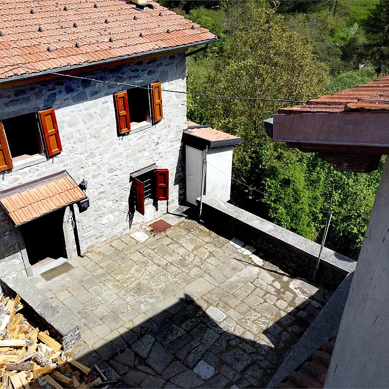 Two-Bedroom Country House with Garden in Vibrant Tuscan Village