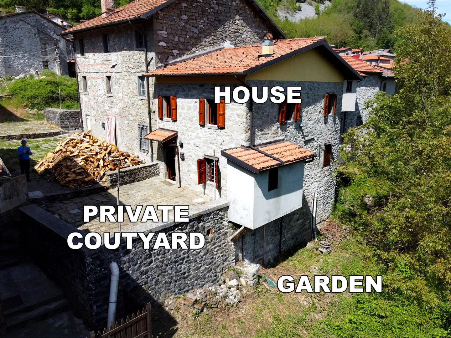 Two-Bedroom Country House with Garden in Vibrant Tuscan Village - Image 3