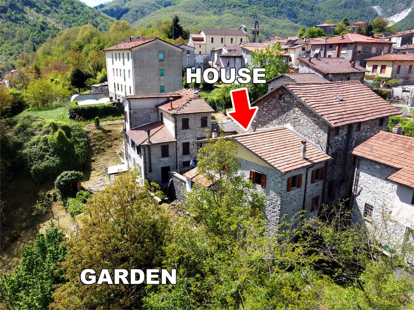 Two-Bedroom Country House with Garden in Vibrant Tuscan Village - Image 5