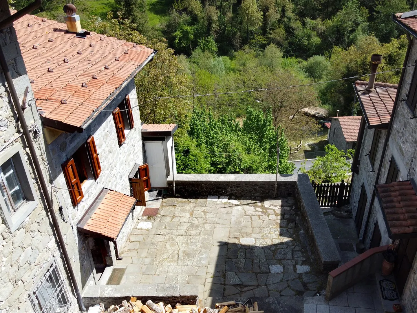 Two-Bedroom Country House with Garden in Vibrant Tuscan Village - View image 11 of 42