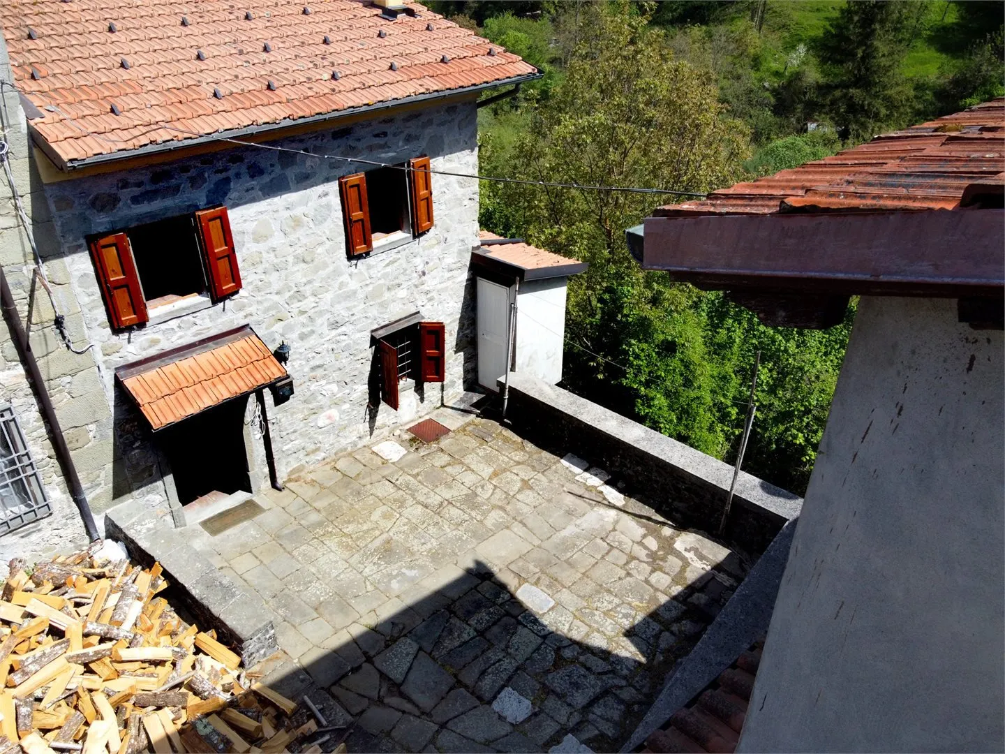 Two-Bedroom Country House with Garden in Vibrant Tuscan Village - View image 12 of 42