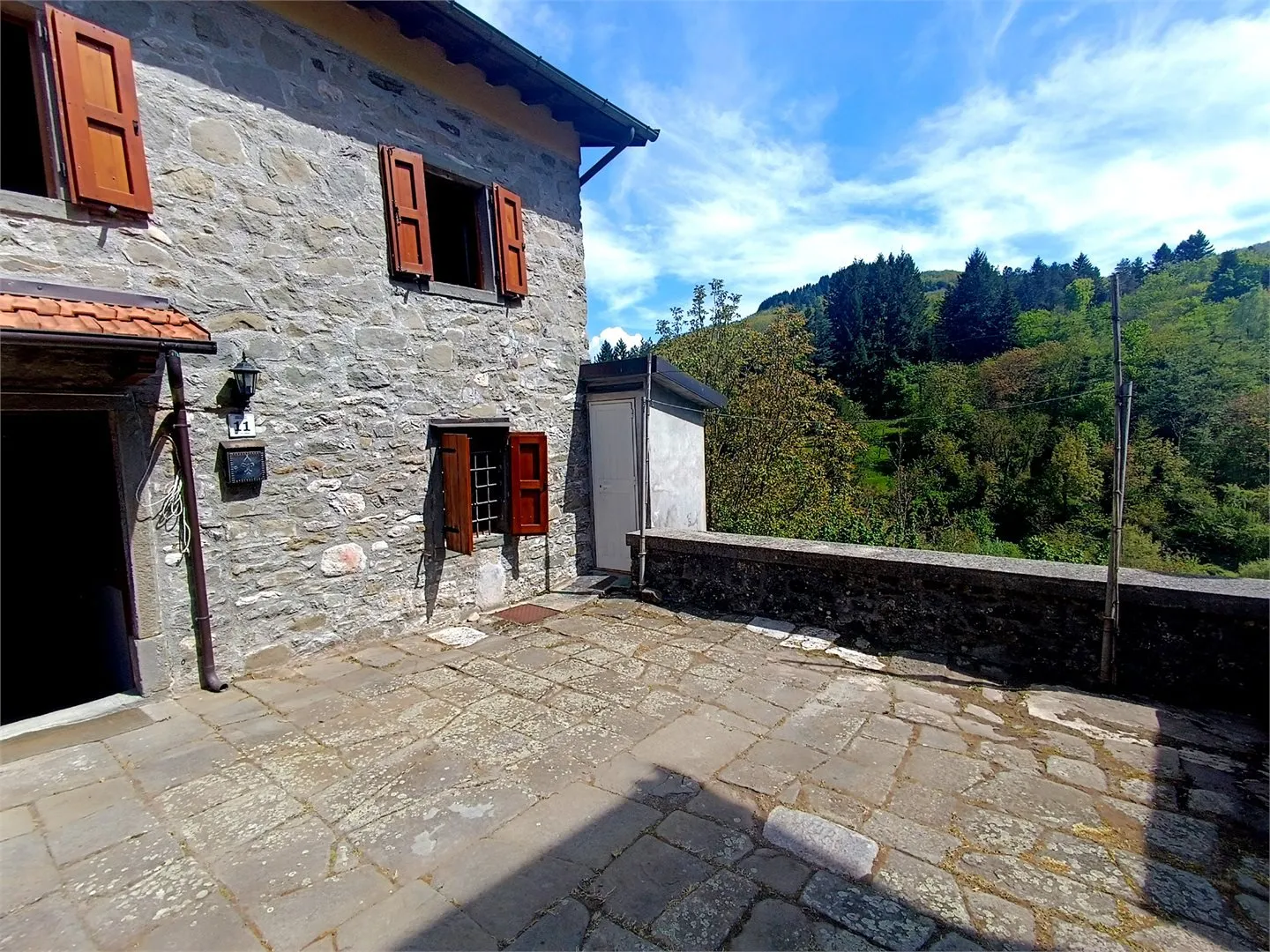 Two-Bedroom Country House with Garden in Vibrant Tuscan Village - View image 13 of 42