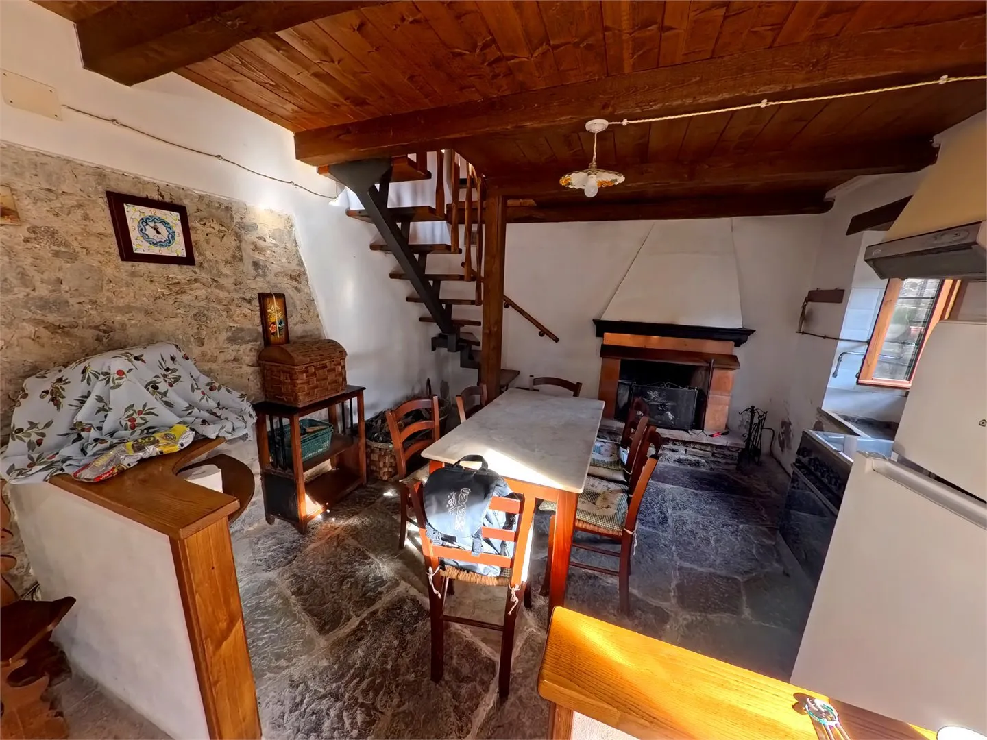 Two-Bedroom Country House with Garden in Vibrant Tuscan Village - View image 15 of 42