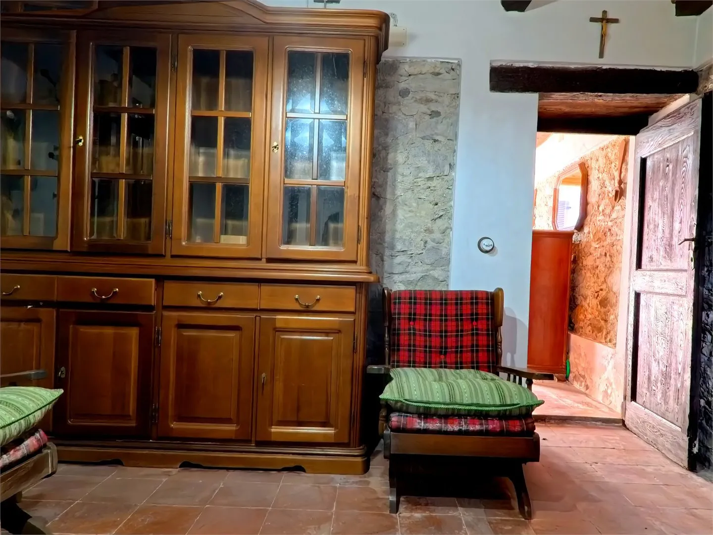 Two-Bedroom Country House with Garden in Vibrant Tuscan Village - View image 17 of 42